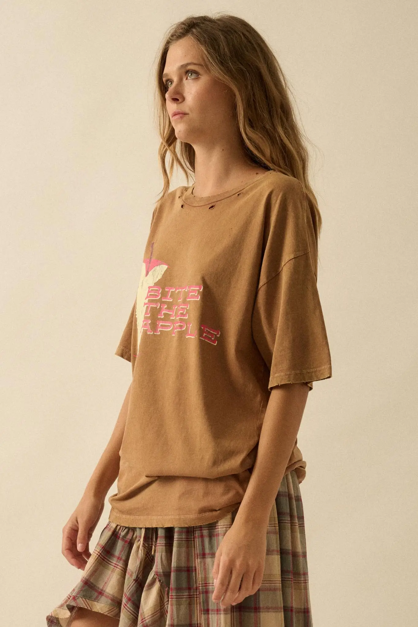 Bite the Apple Distressed Oversize Graphic Tee - Image 8