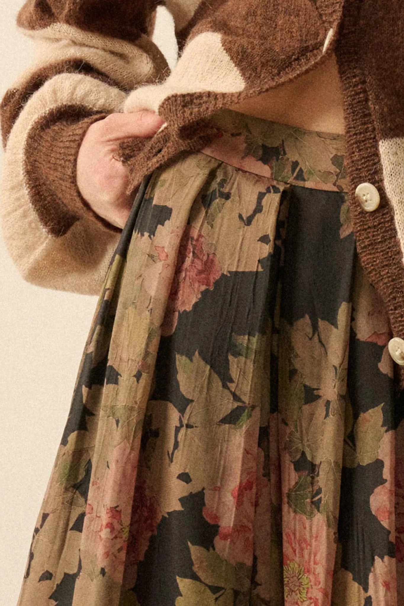 Blooming Tranquility Pleated Floral Midi Skirt - Image 8