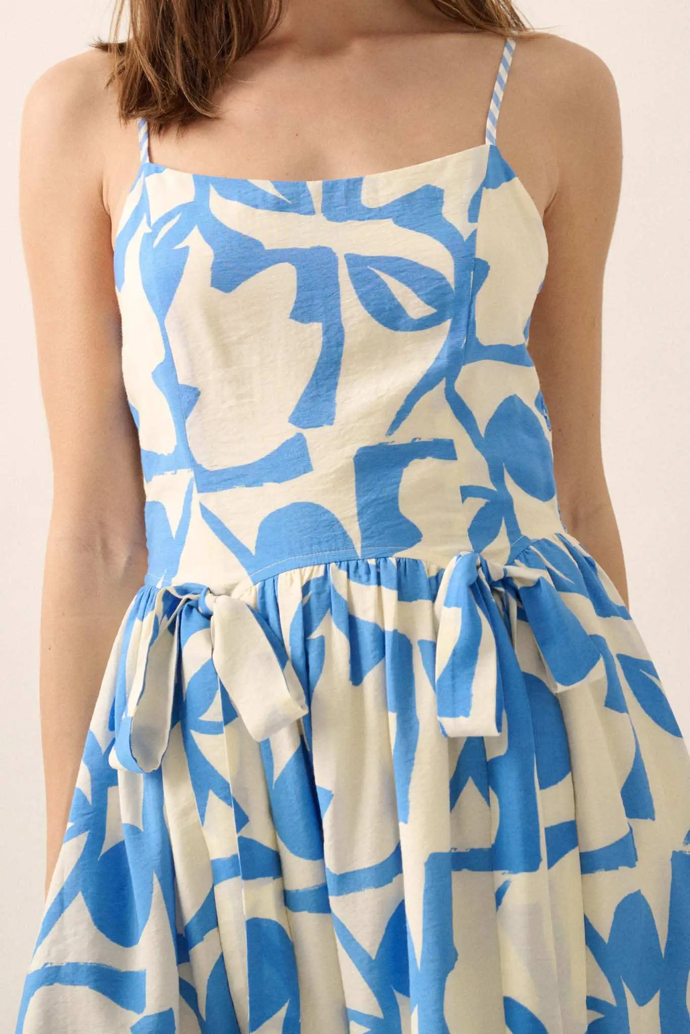 Bold Bouquet Abstract Floral Pocket Midi Dress - Image 10