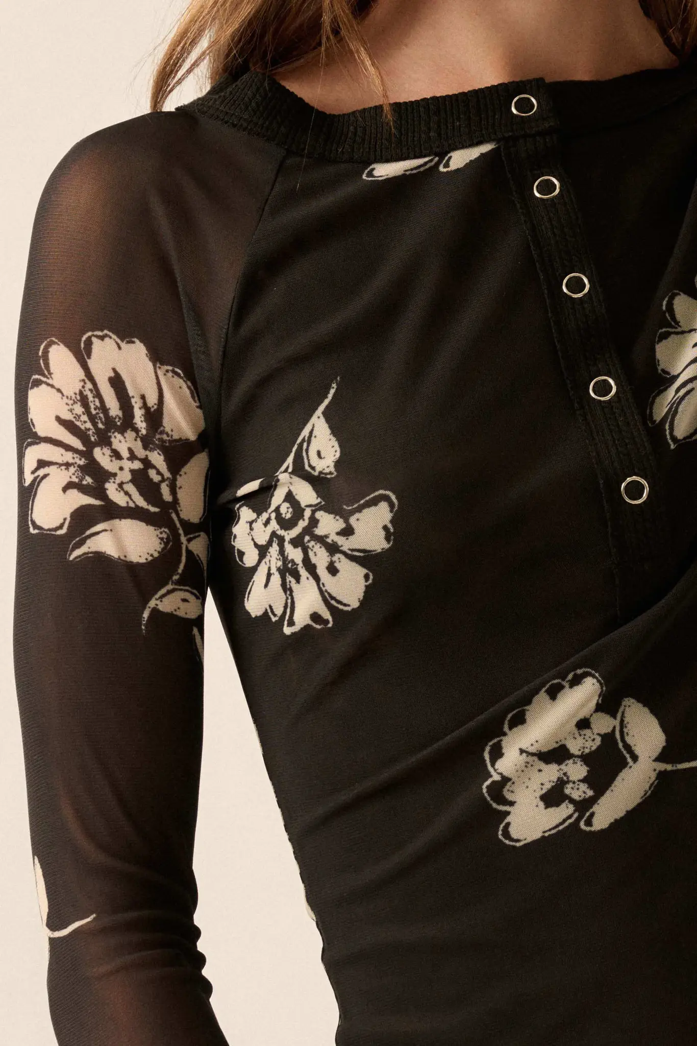 Deco Blossoms Floral Mesh Raglan Henley Top - Image 3