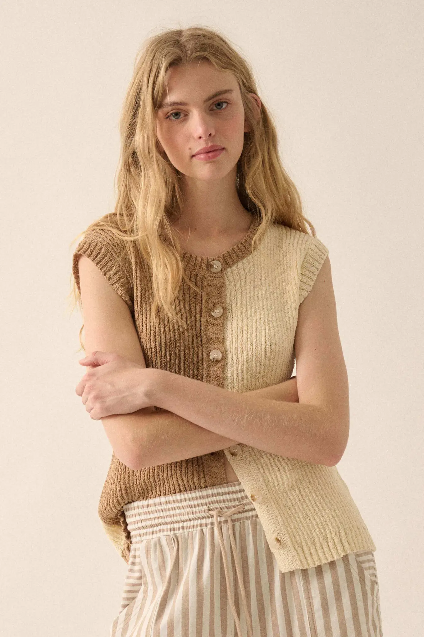 Double Date Colorblock Knit Buttoned Sweater Vest - Image 18
