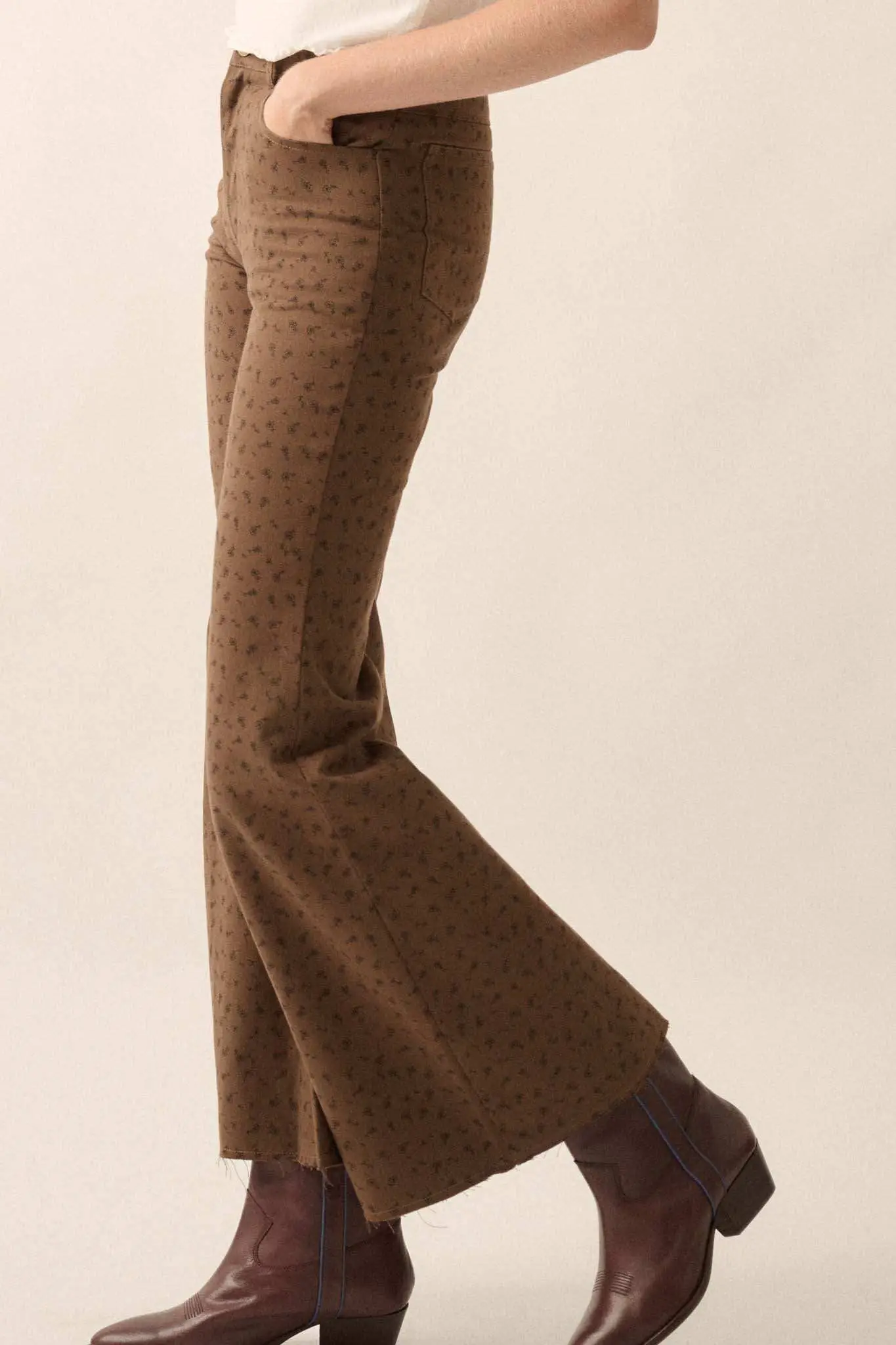Dynamite Daisy Floral Twill Cropped Flare Pants - Image 5