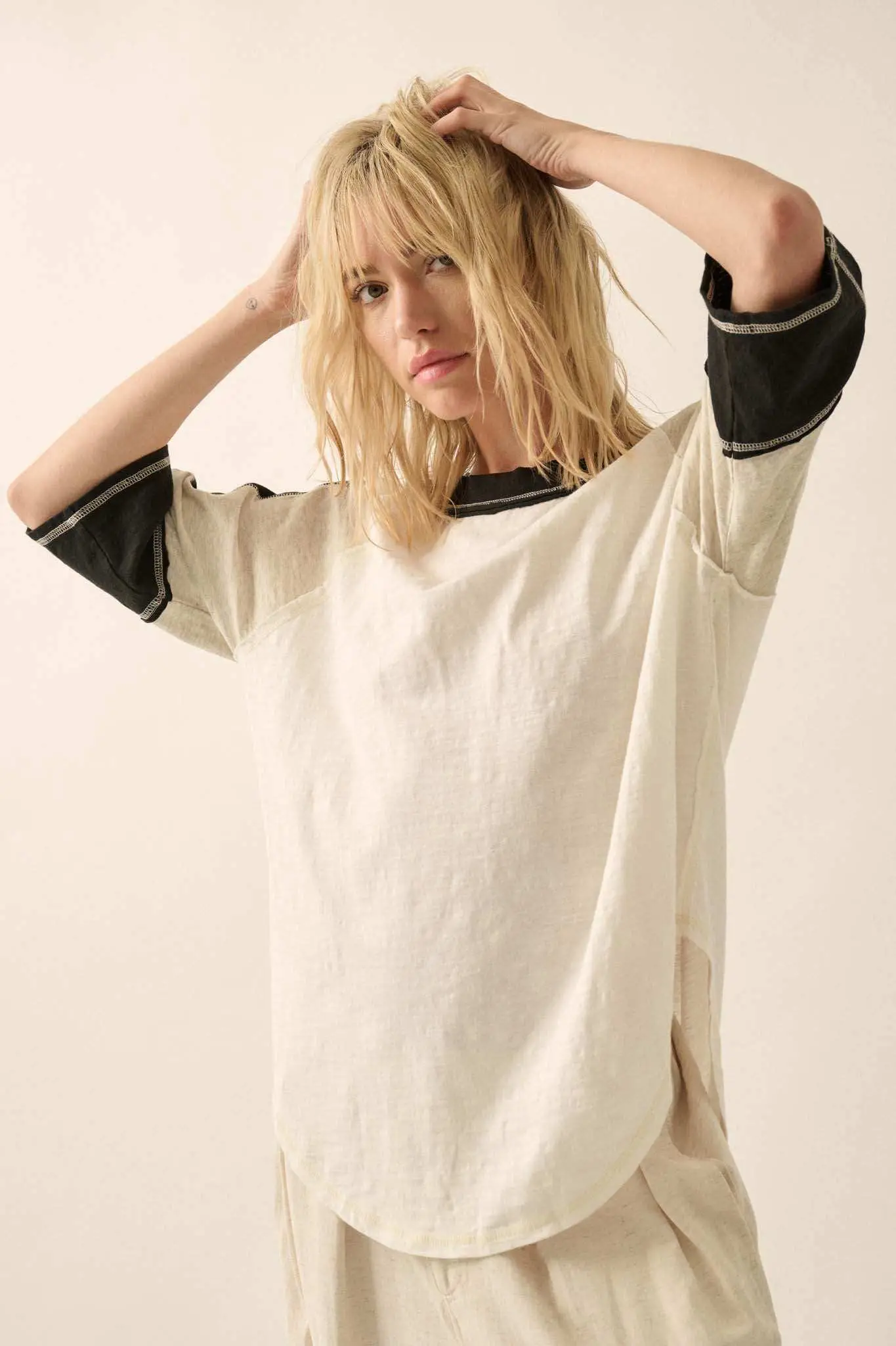 Easy Fit Colorblock Raw-Edge Oversize Raglan Tee - Image 2