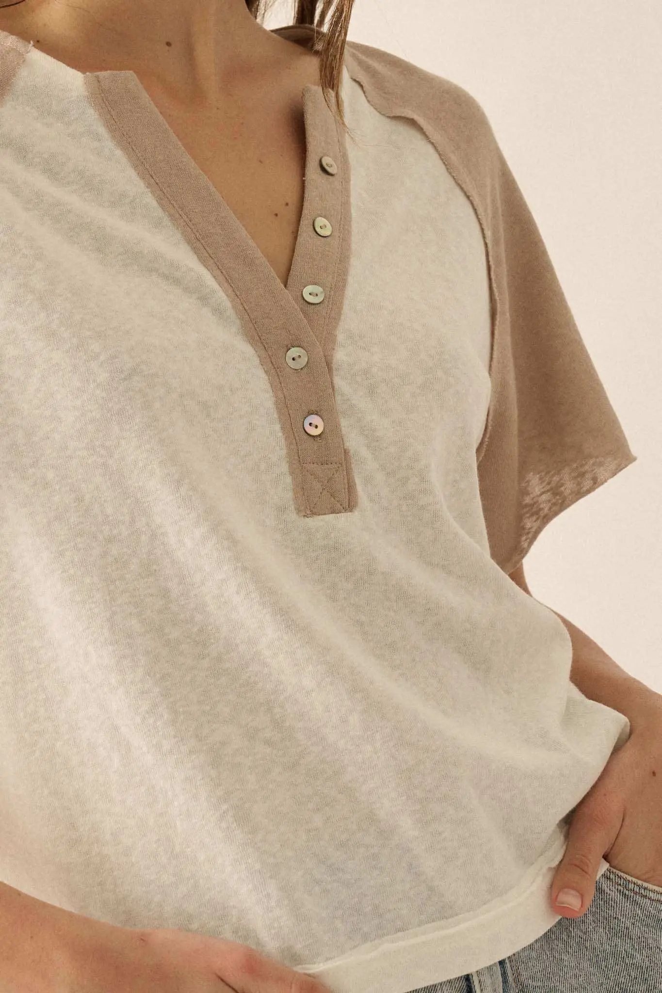 Easy Fit Cropped Raw-Edge Henley Raglan Tee - Image 13
