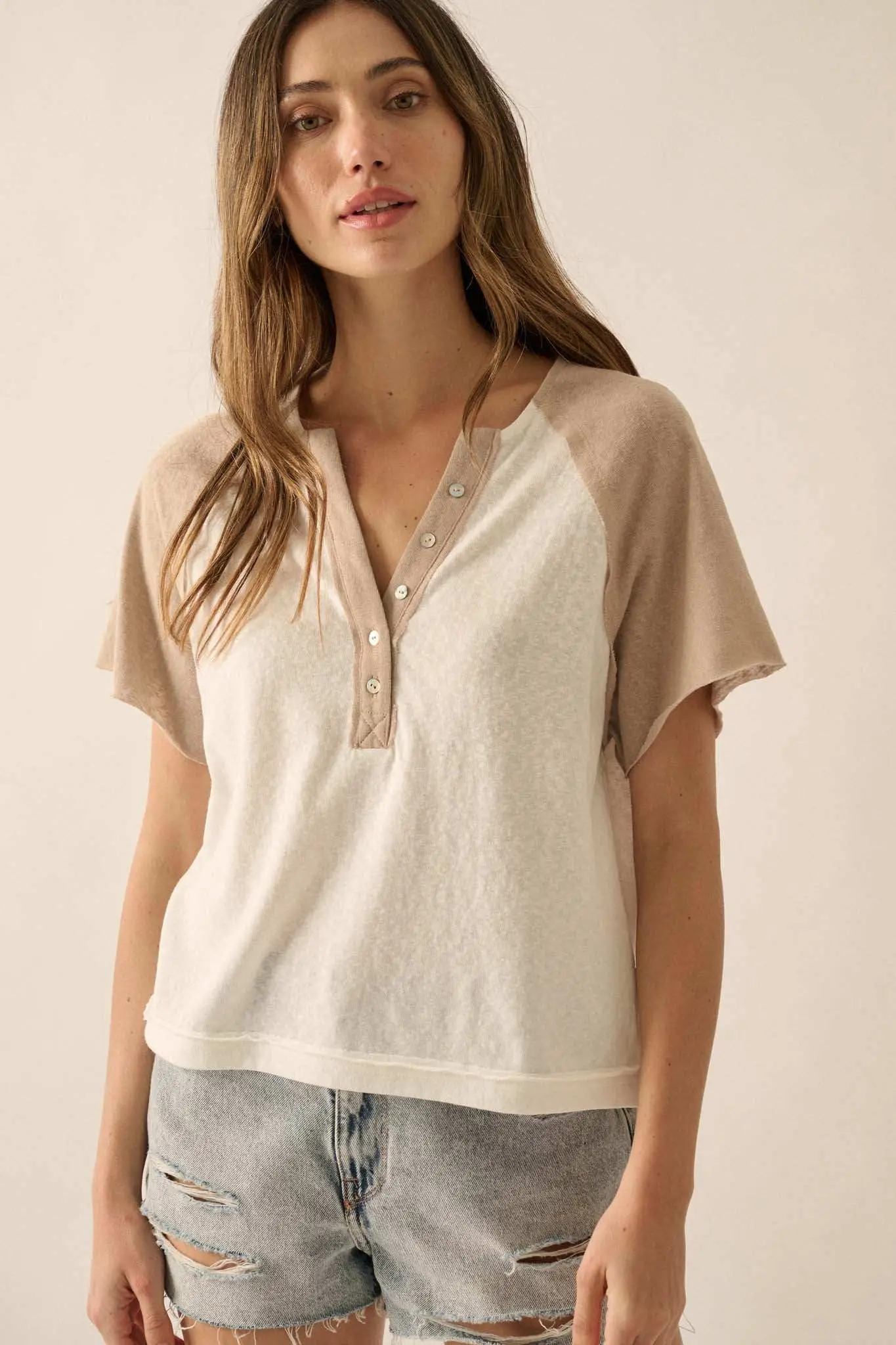 Easy Fit Cropped Raw-Edge Henley Raglan Tee - Image 14