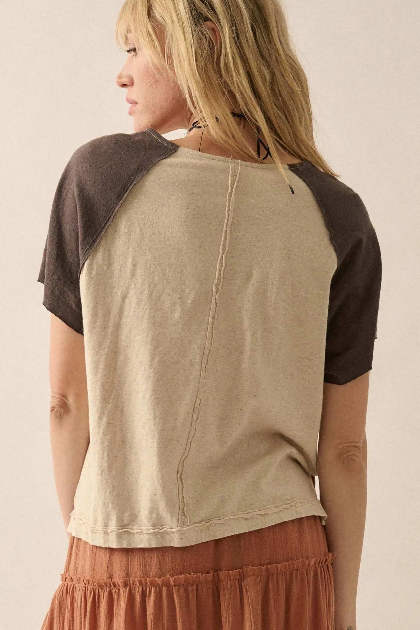 Easy Fit Cropped Raw-Edge Henley Raglan Tee - Image 6