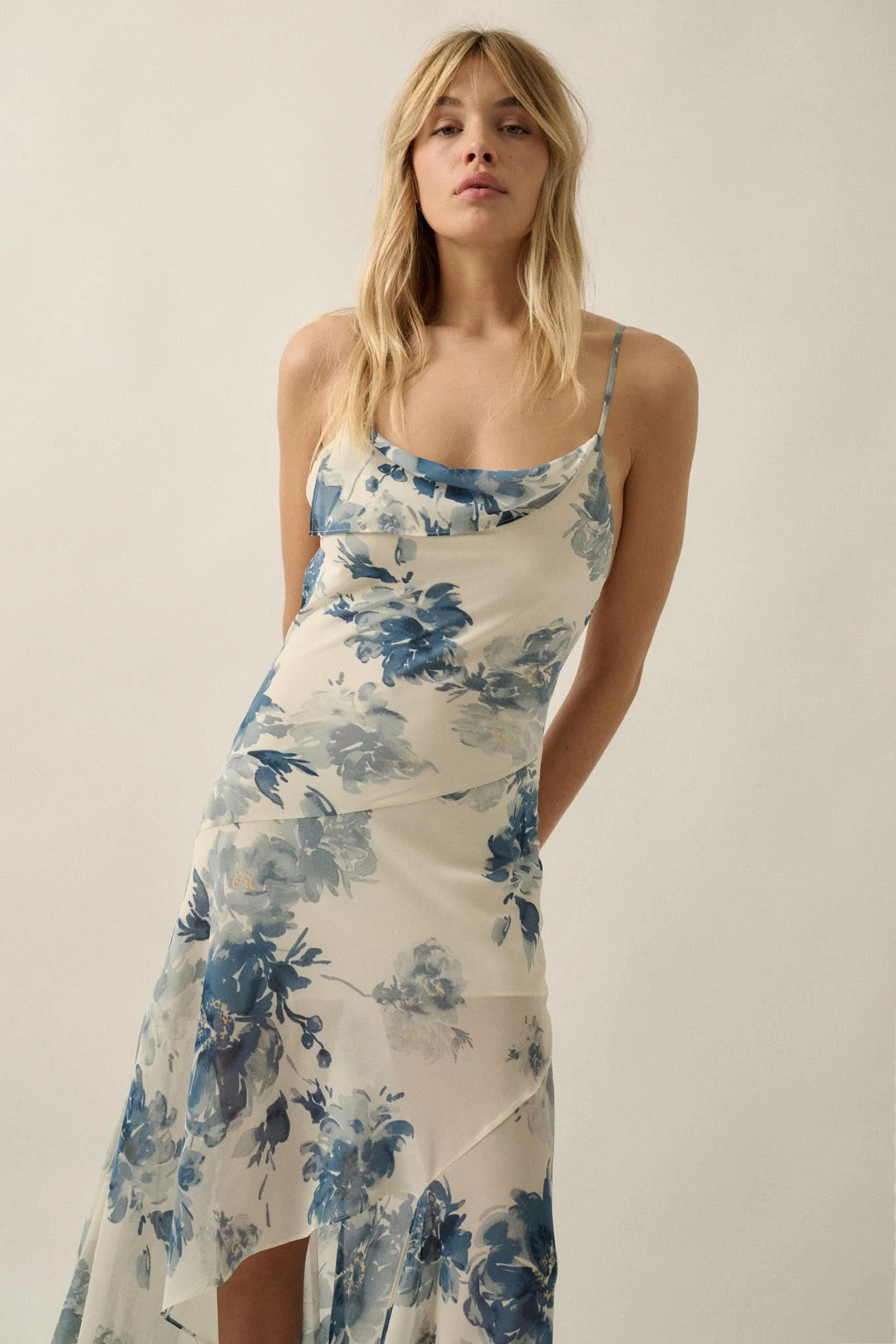 Elegant Beauty Floral Chiffon Open-Back Maxi Dress - Image 4
