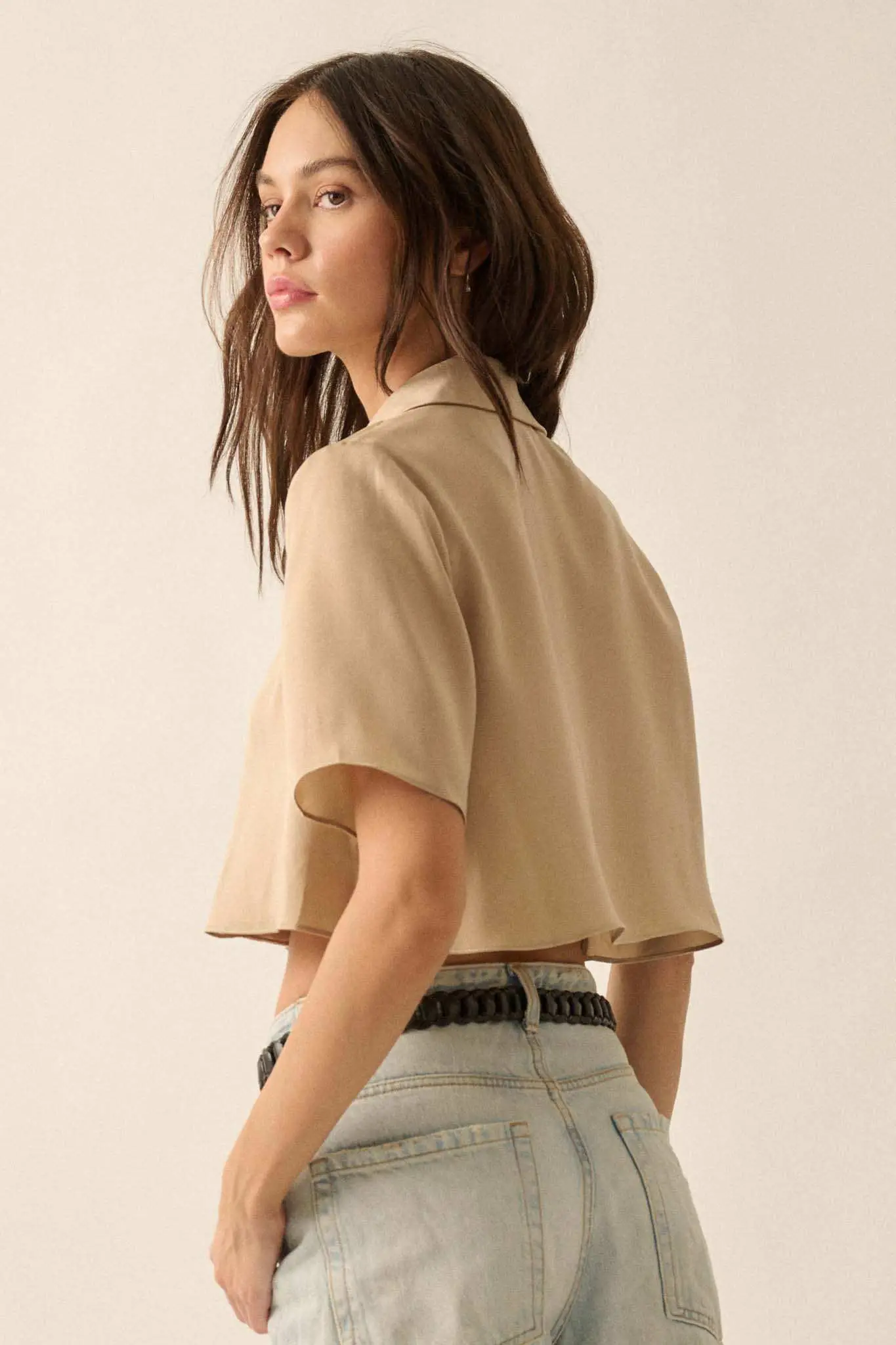 French Lessons Cropped Satin Open-Front Shirt - Image 15