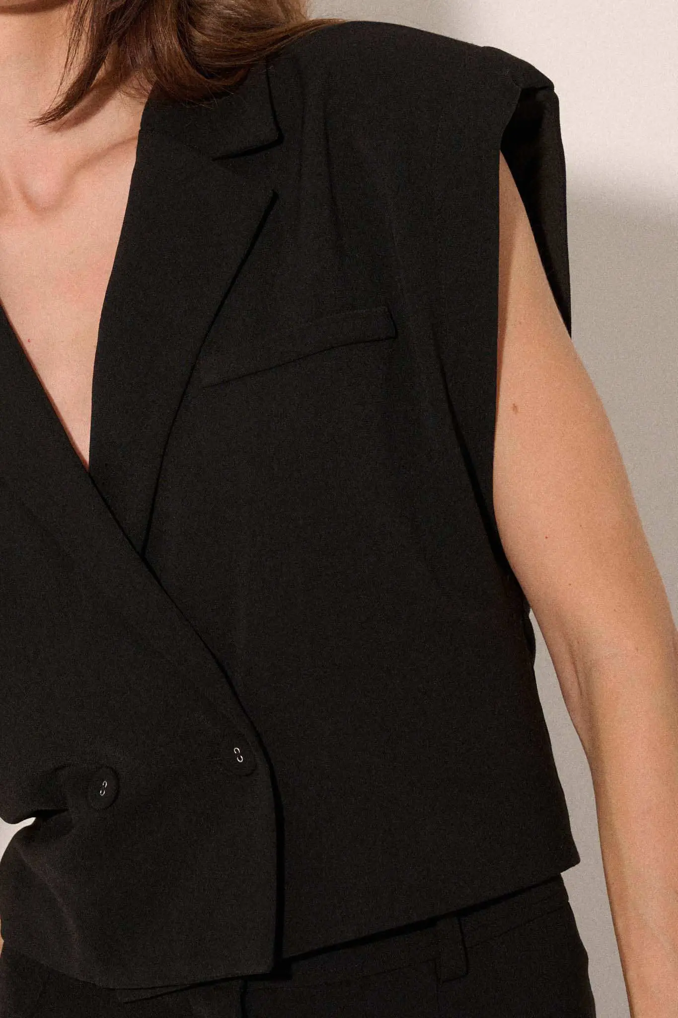 Future Proof Cropped Sleeveless Blazer - Image 4