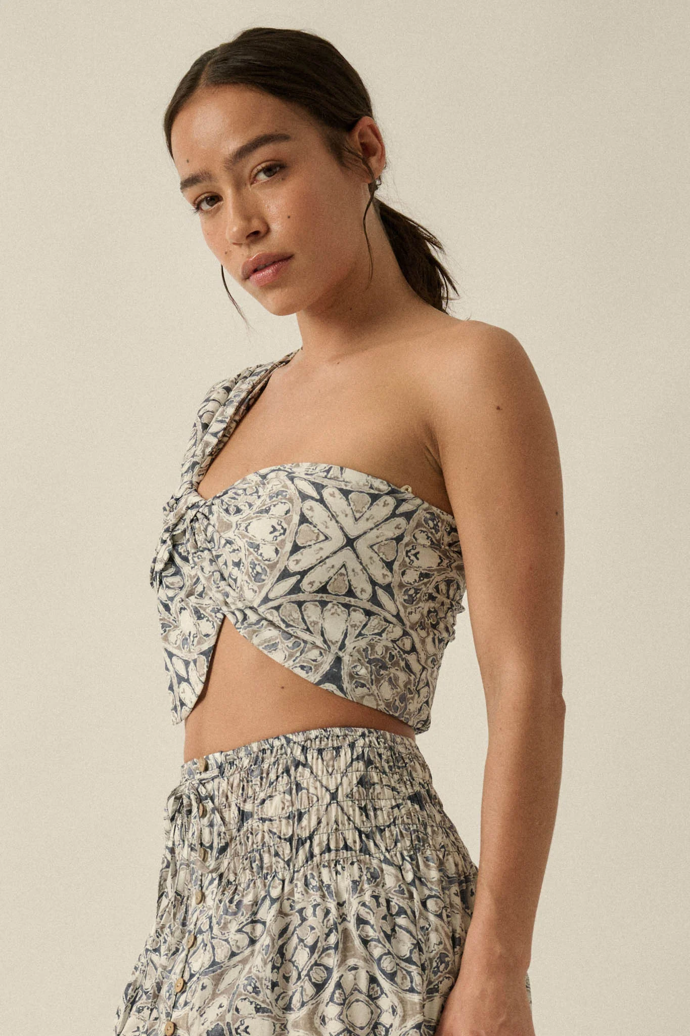 Get Lost Abstract-Print One-Shoulder Bandeau Top - Image 6