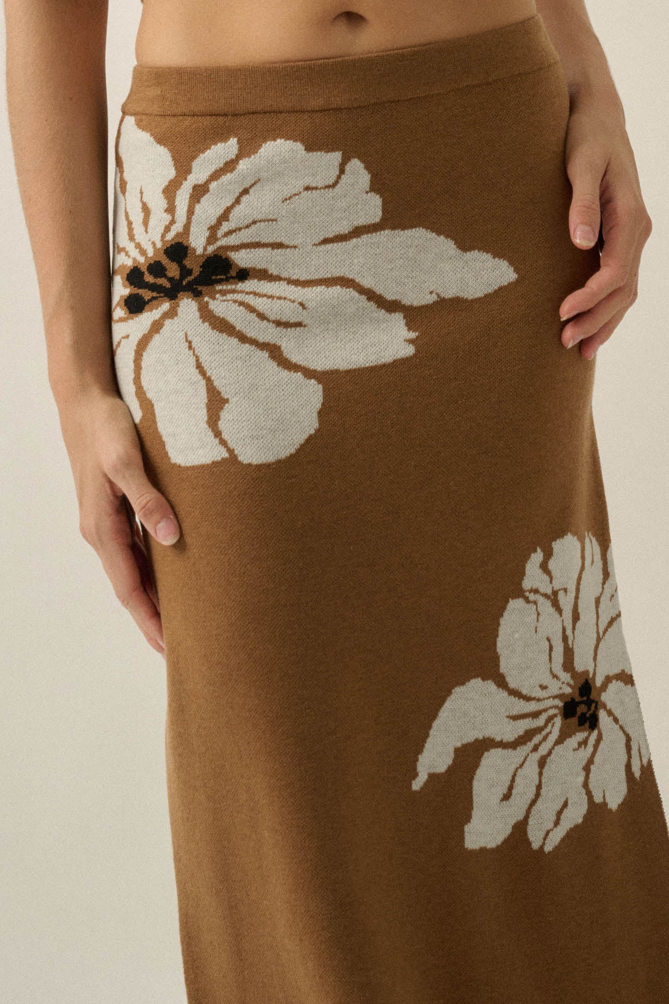 Hibiscus Blooms Floral Jacquard-Knit Maxi Skirt - Image 12