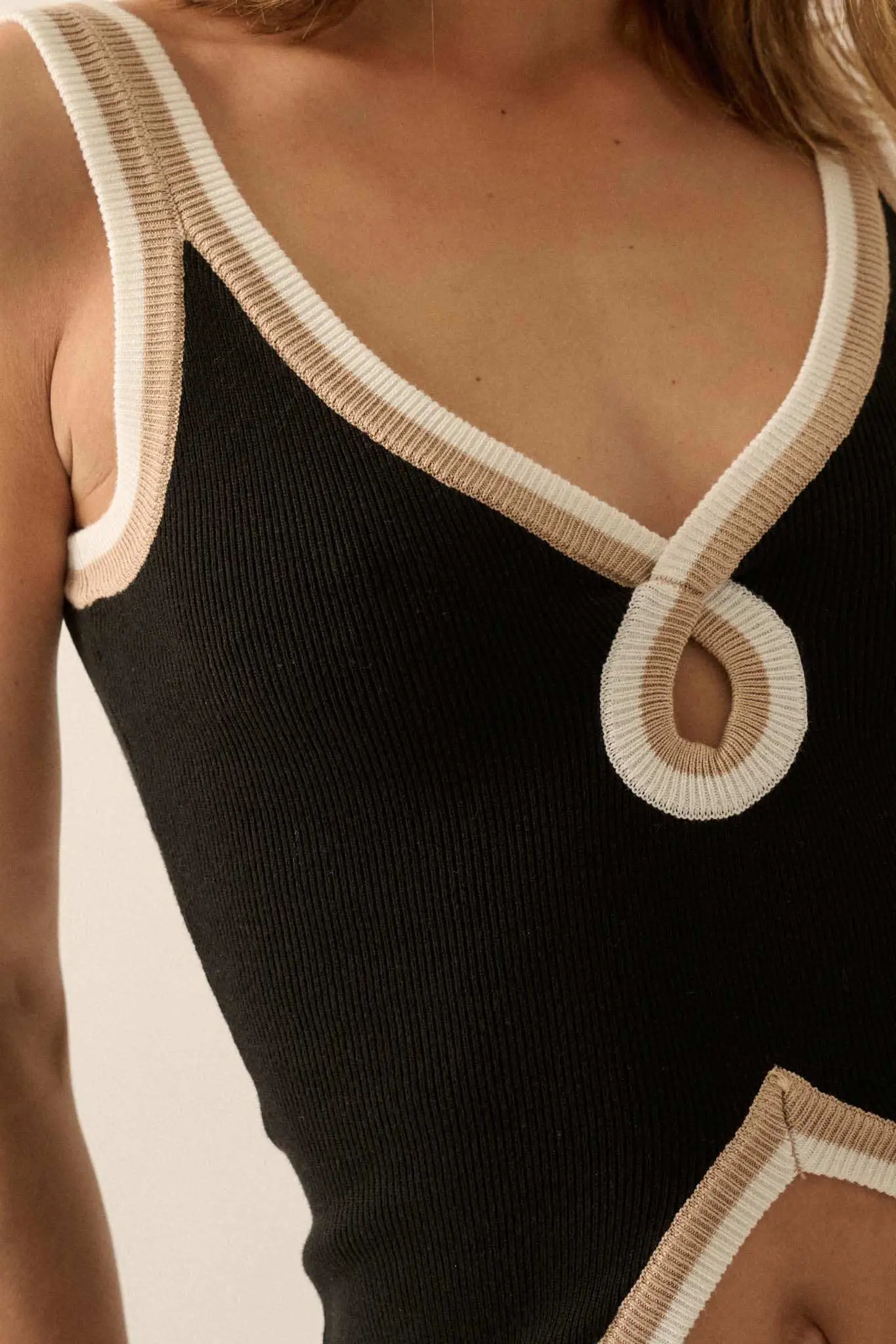 Hot Line Ribbed Knit Split-Hem Keyhole Tank Top - Image 5