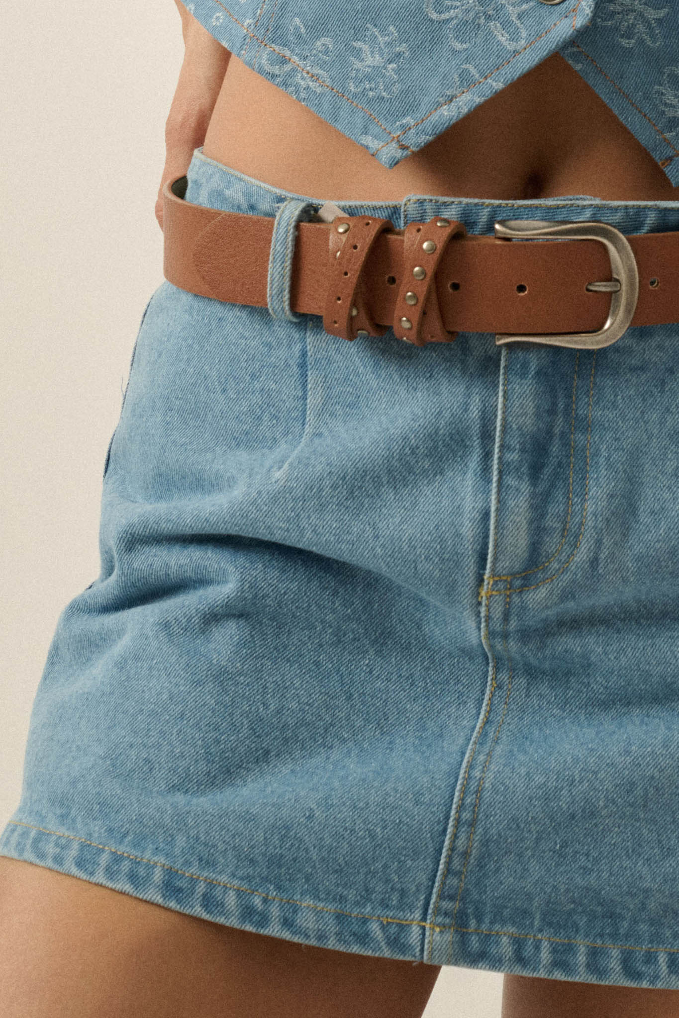Jean Scene Low-Rise Denim Mini Skort - Image 3