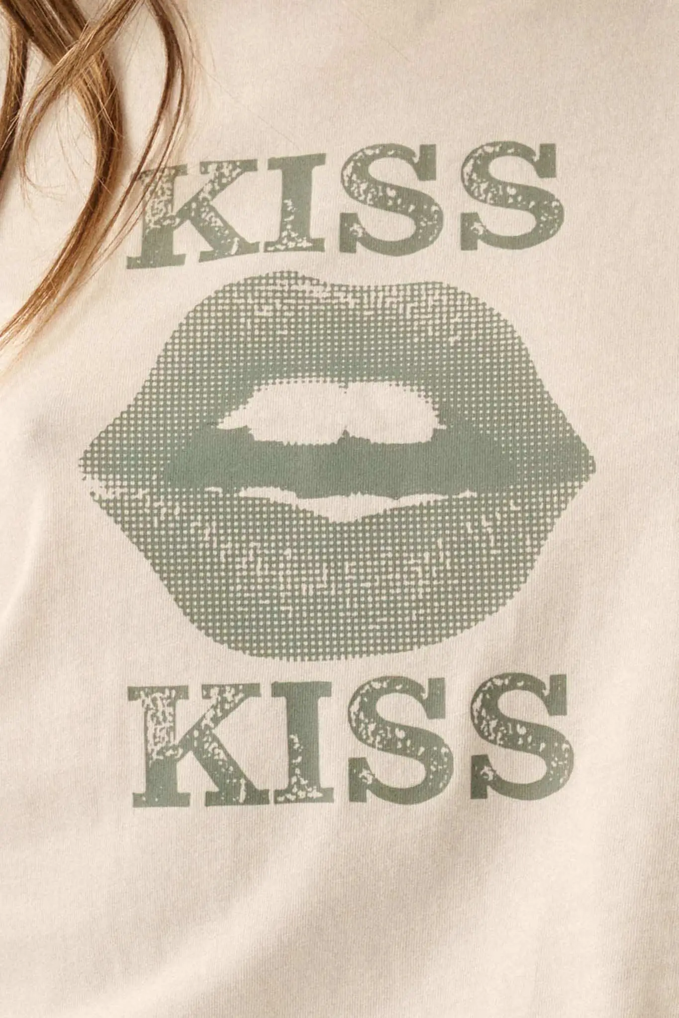 Kiss Kiss Cropped Lettuce-Edge Graphic Baby Tee - Image 2