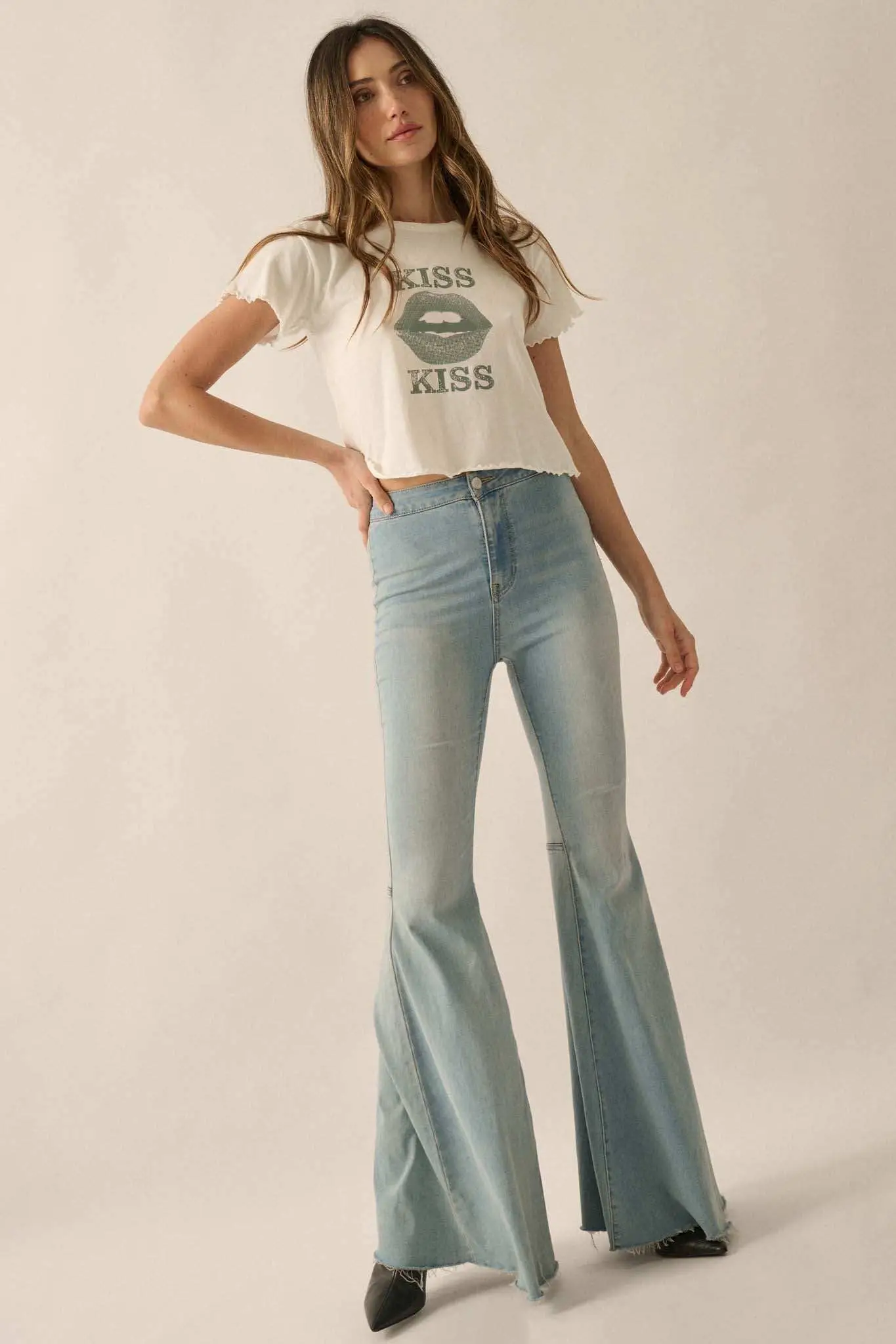 Kiss Kiss Cropped Lettuce-Edge Graphic Baby Tee - Image 5
