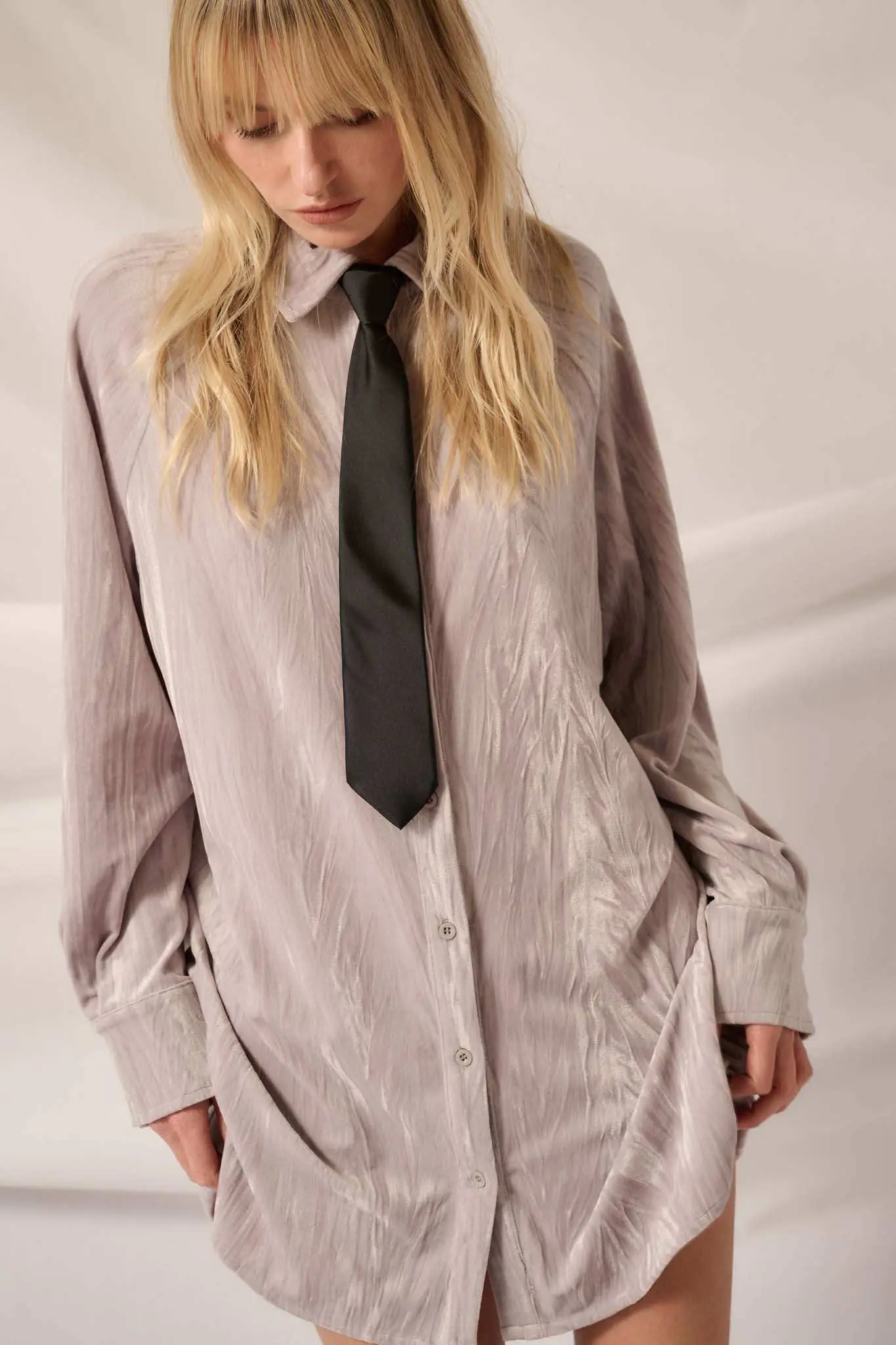 Laid-Back Luxury Crinkle Velvet Mini Shirt Dress - Image 3