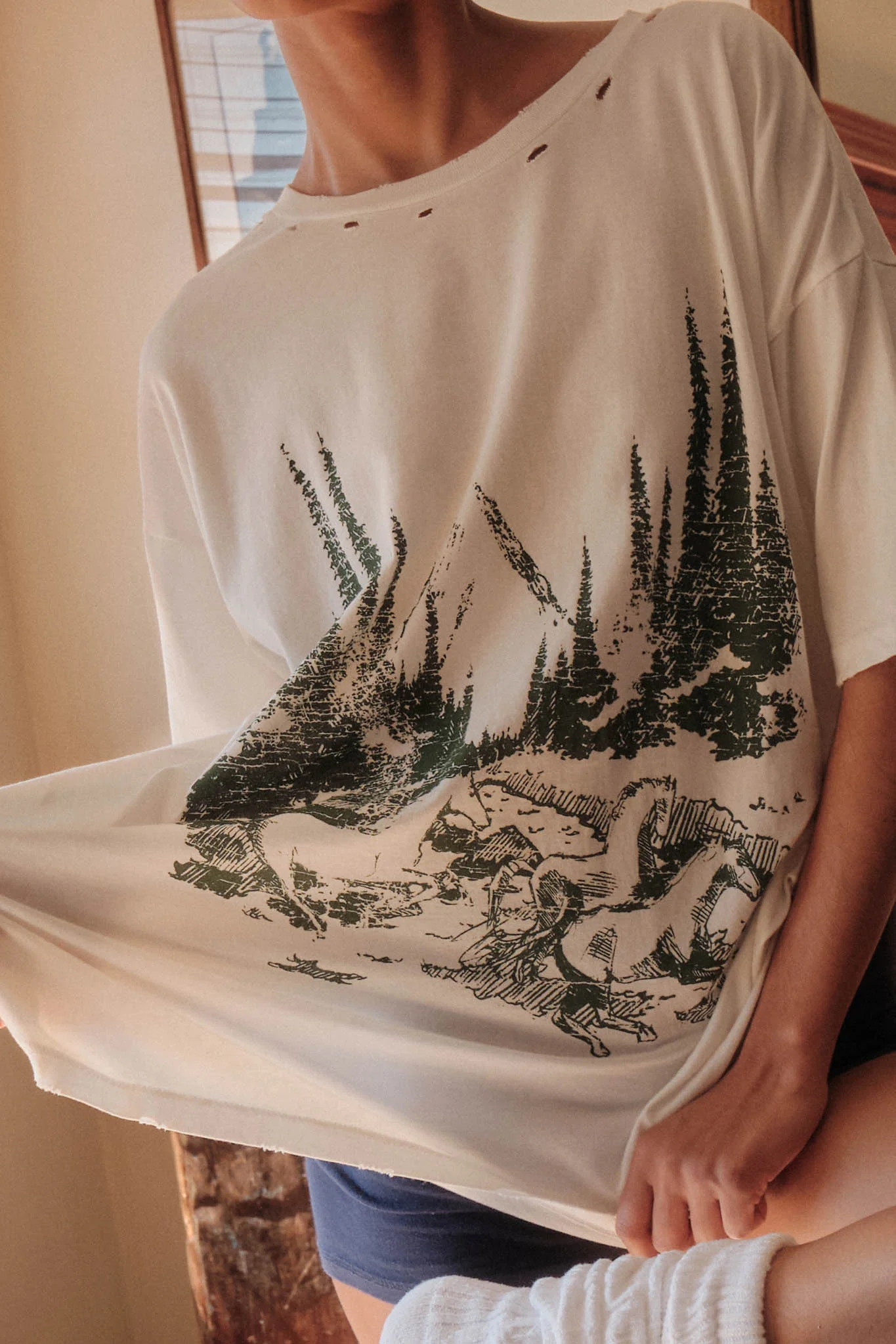 Mustang Mountain Distressed Oversize Graphic Tee - Image 2