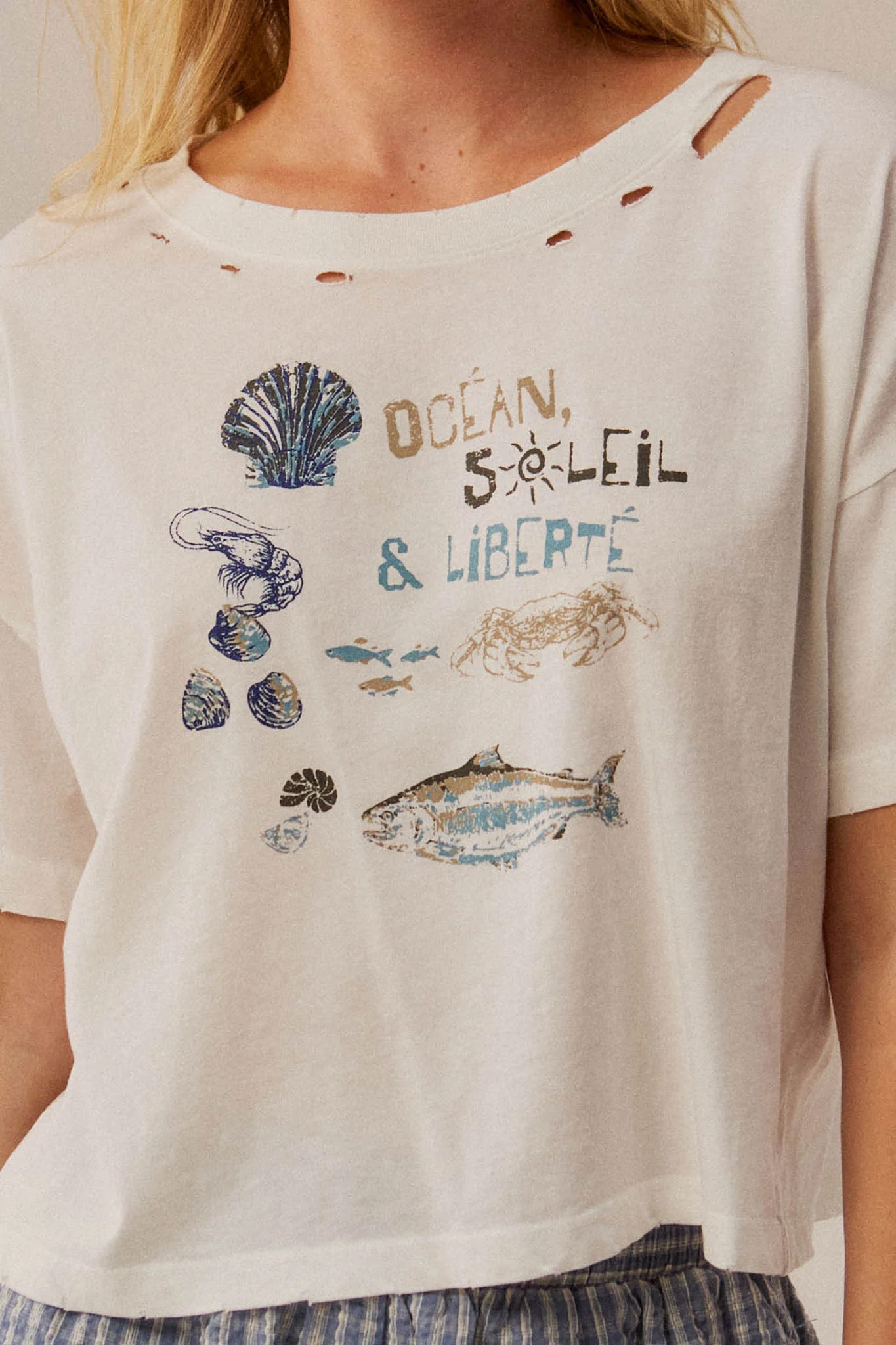 Océan Soleil Liberté Distressed Cropped Graphic Tee - Image 2