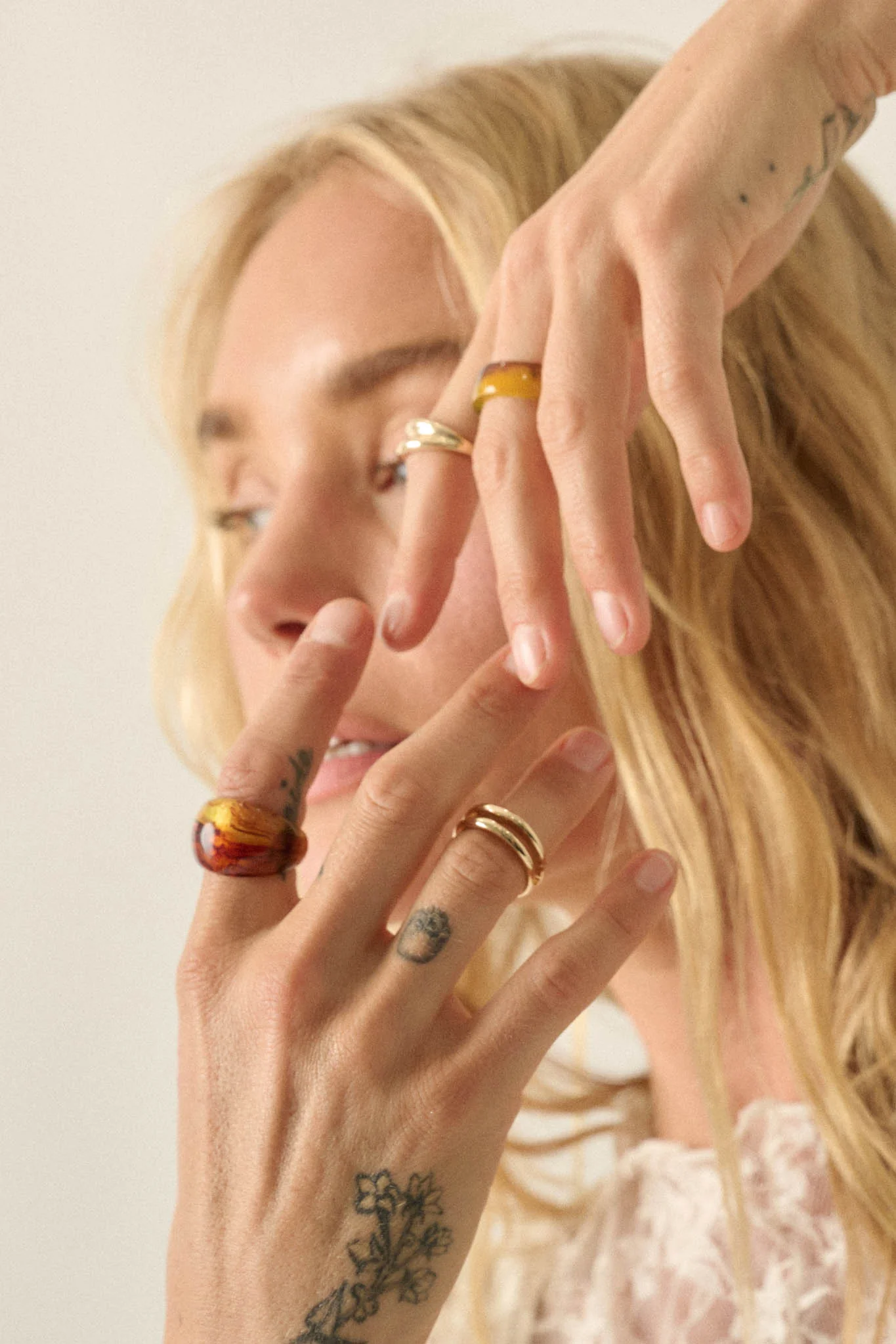 Ottone Four-Piece Tortoise Resin and Gold Ring Set - Image 2