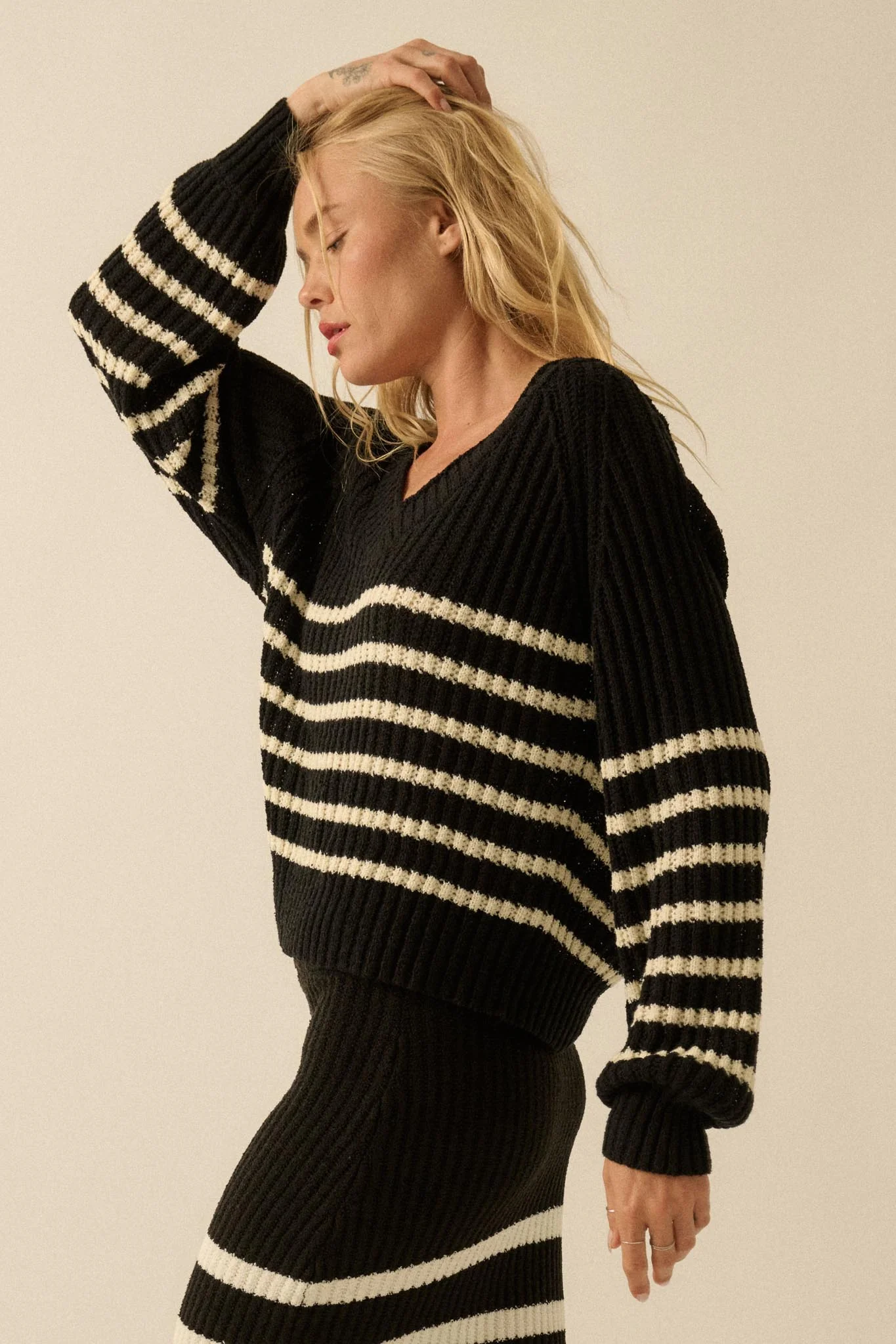 Promise the Label Striped Rib-Knit V-Neck Sweater - Image 20