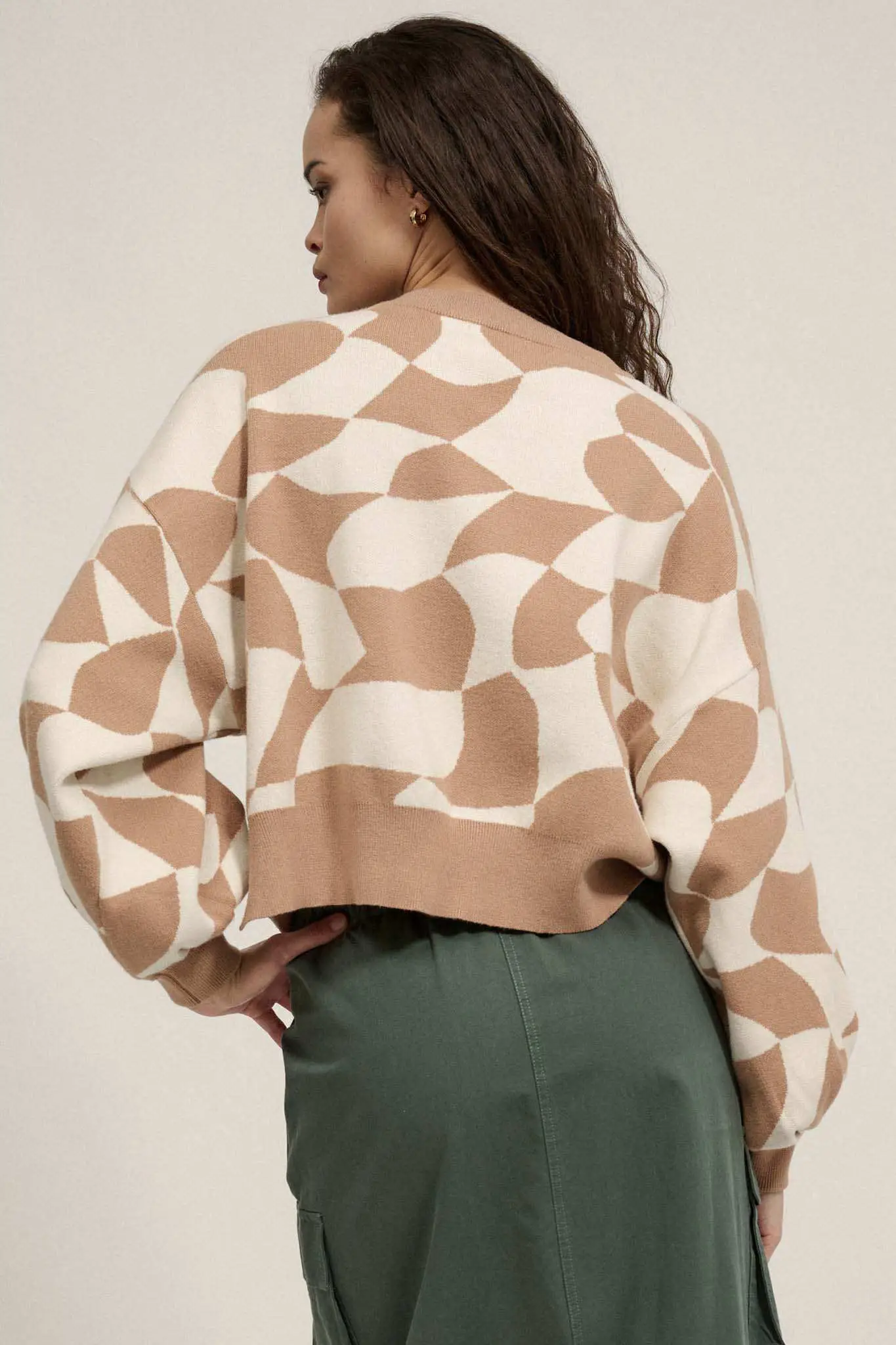 Queen's Row Abstract Checkerboard Sweater - Image 10