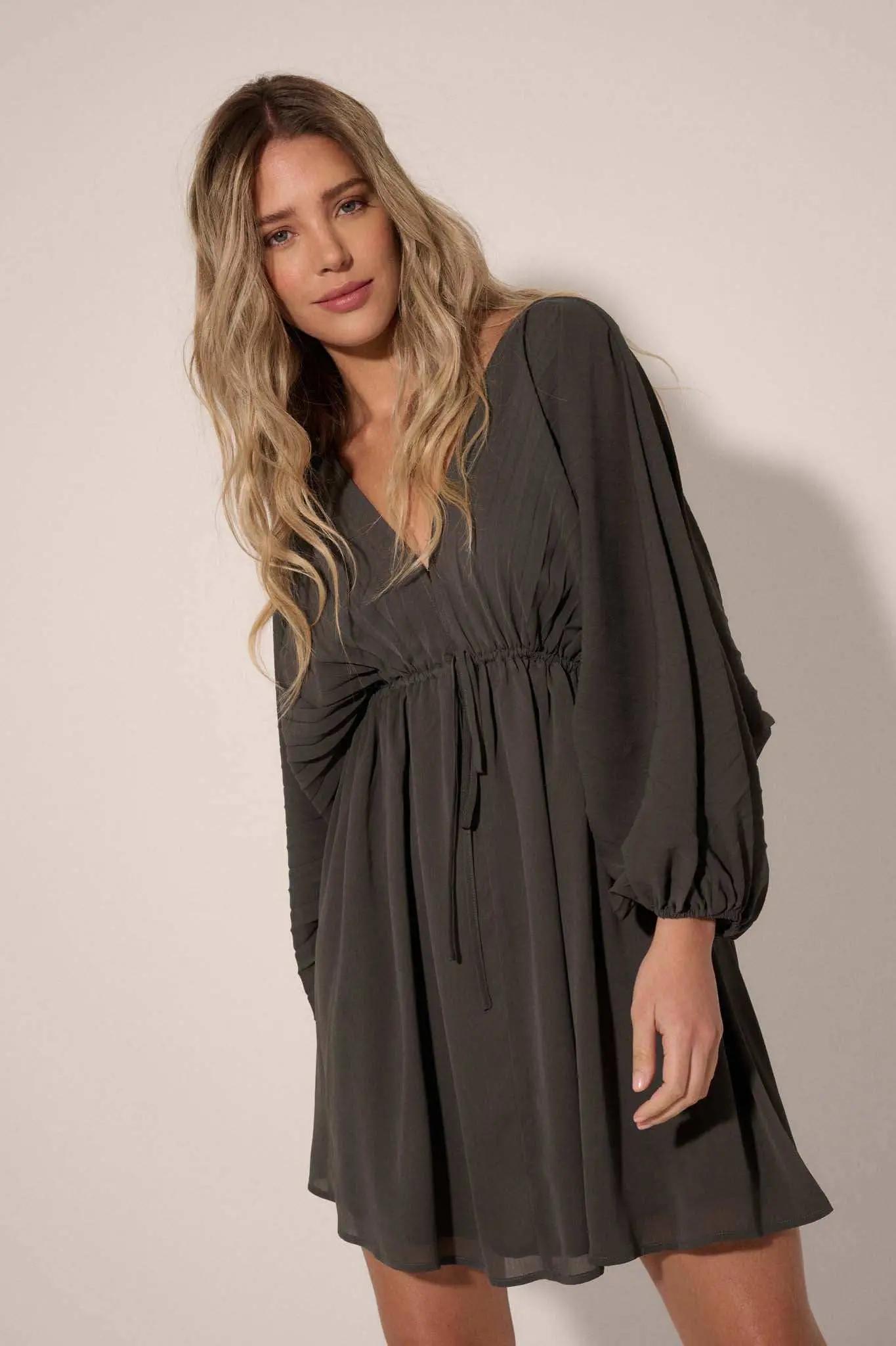 Ripple Effect Accordion Pleated Kimono Mini Dress - Image 22