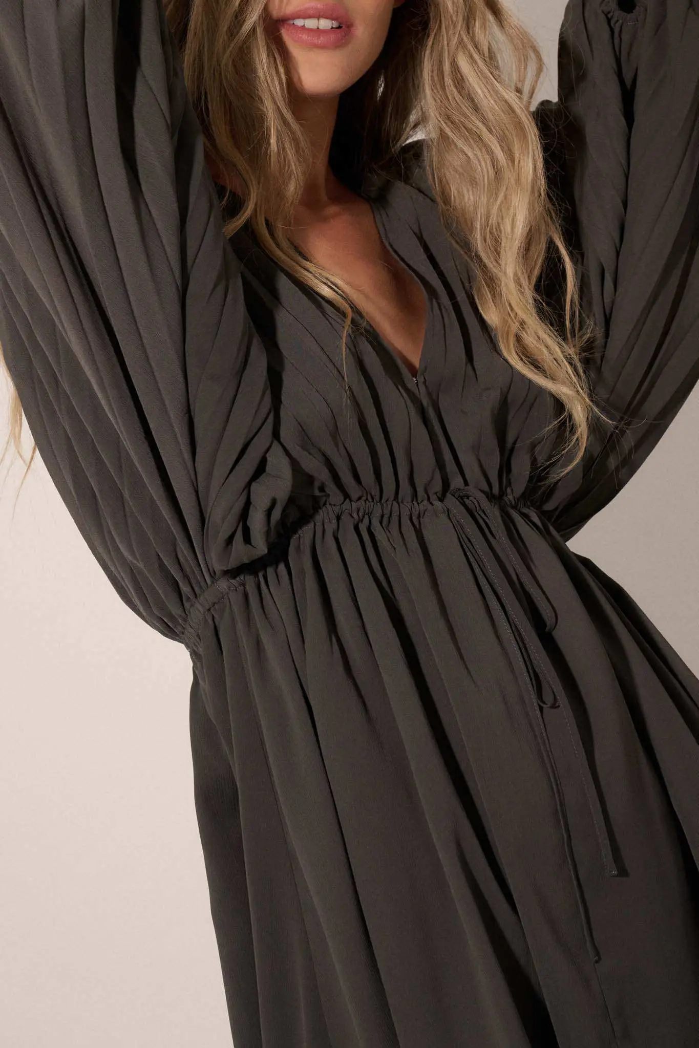 Ripple Effect Accordion Pleated Kimono Mini Dress - Image 24
