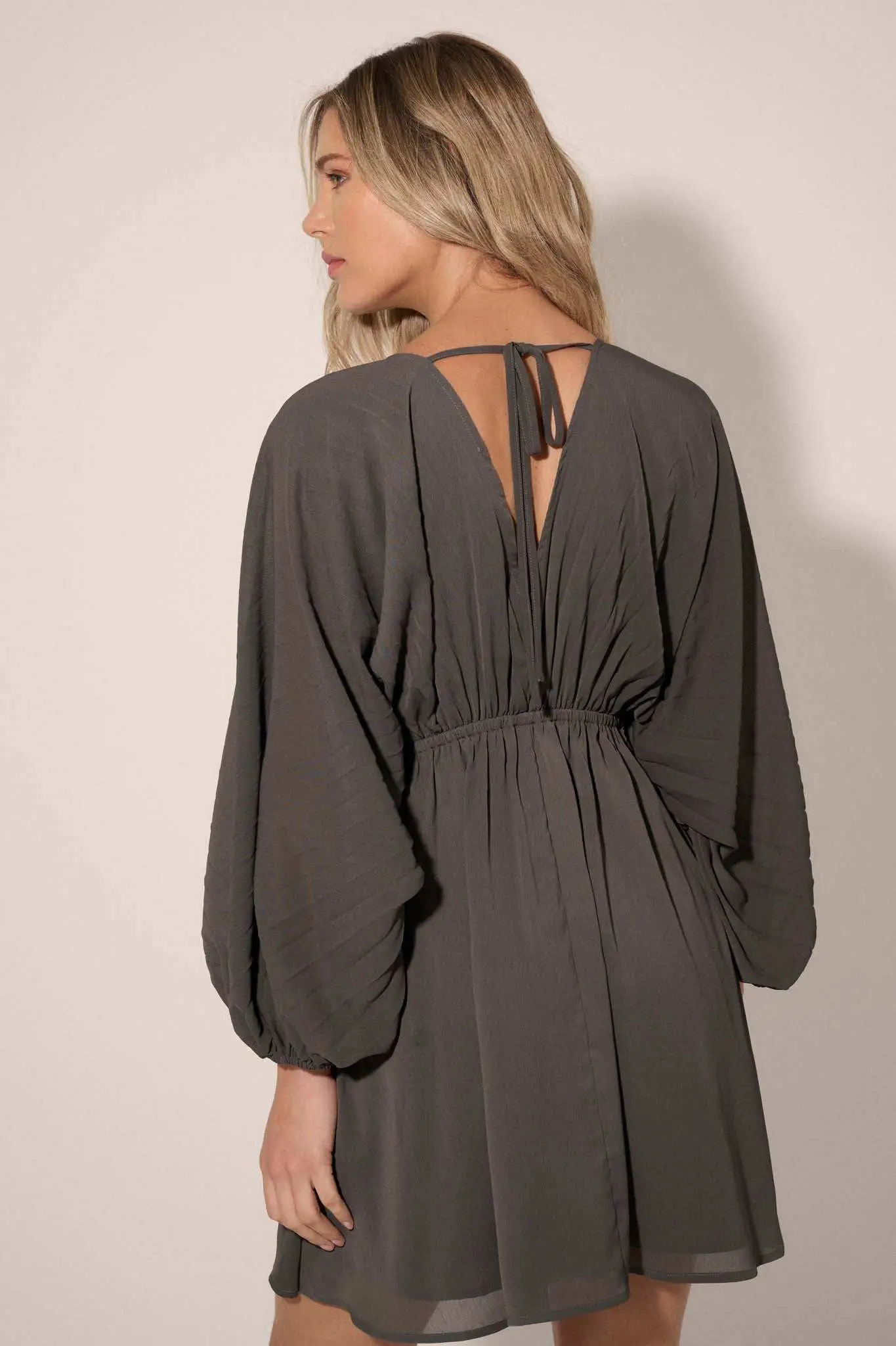 Ripple Effect Accordion Pleated Kimono Mini Dress - Image 27