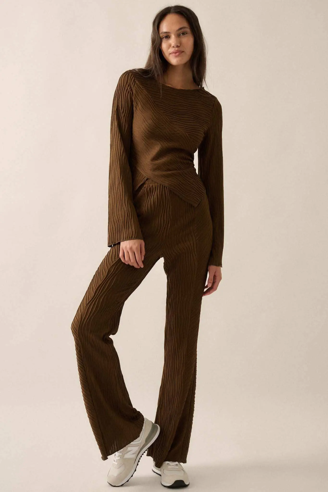 So It Flows Wavy Ribbed-Knit Asymmetrical Top - Image 3