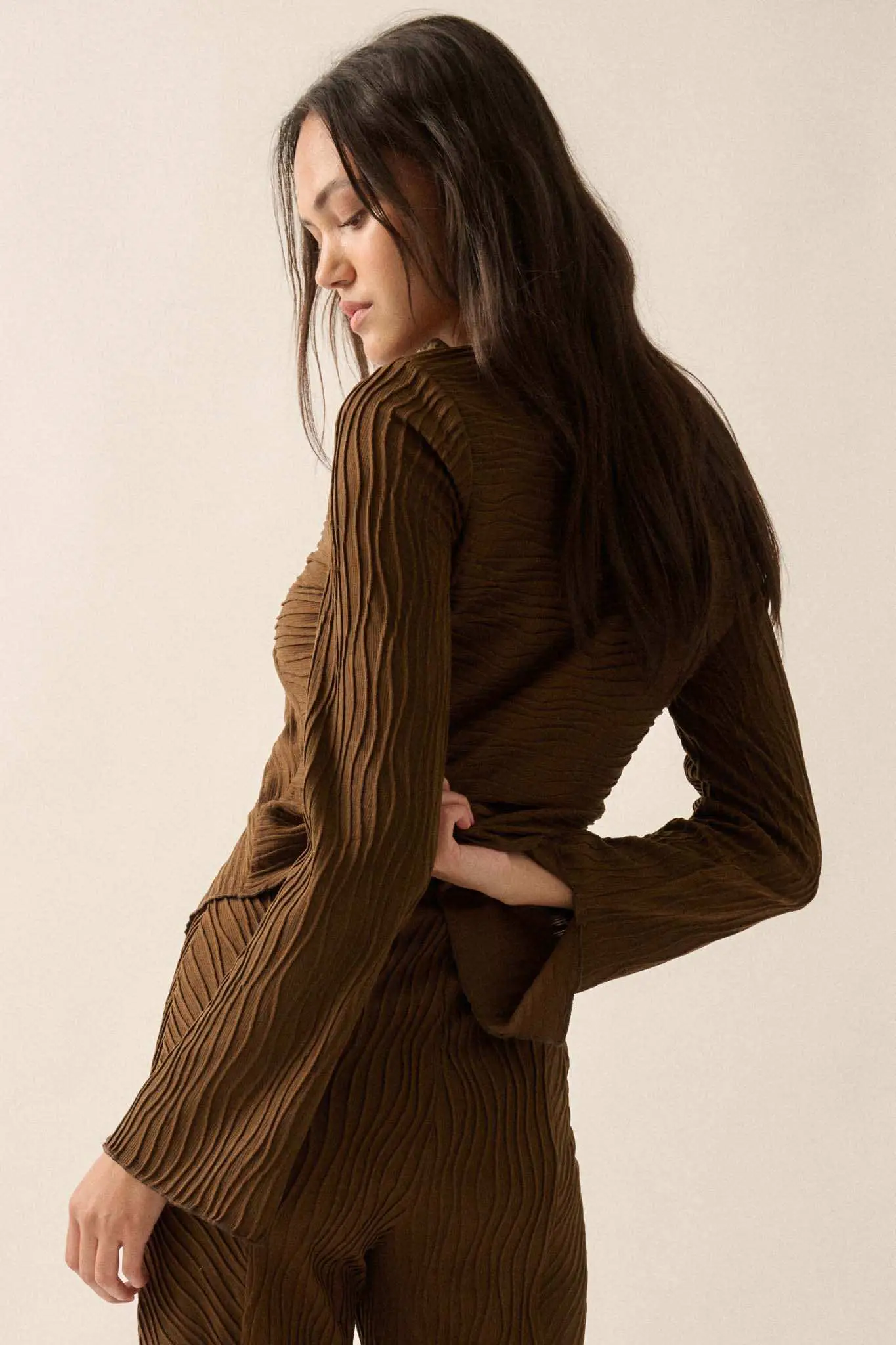So It Flows Wavy Ribbed-Knit Asymmetrical Top - Image 6