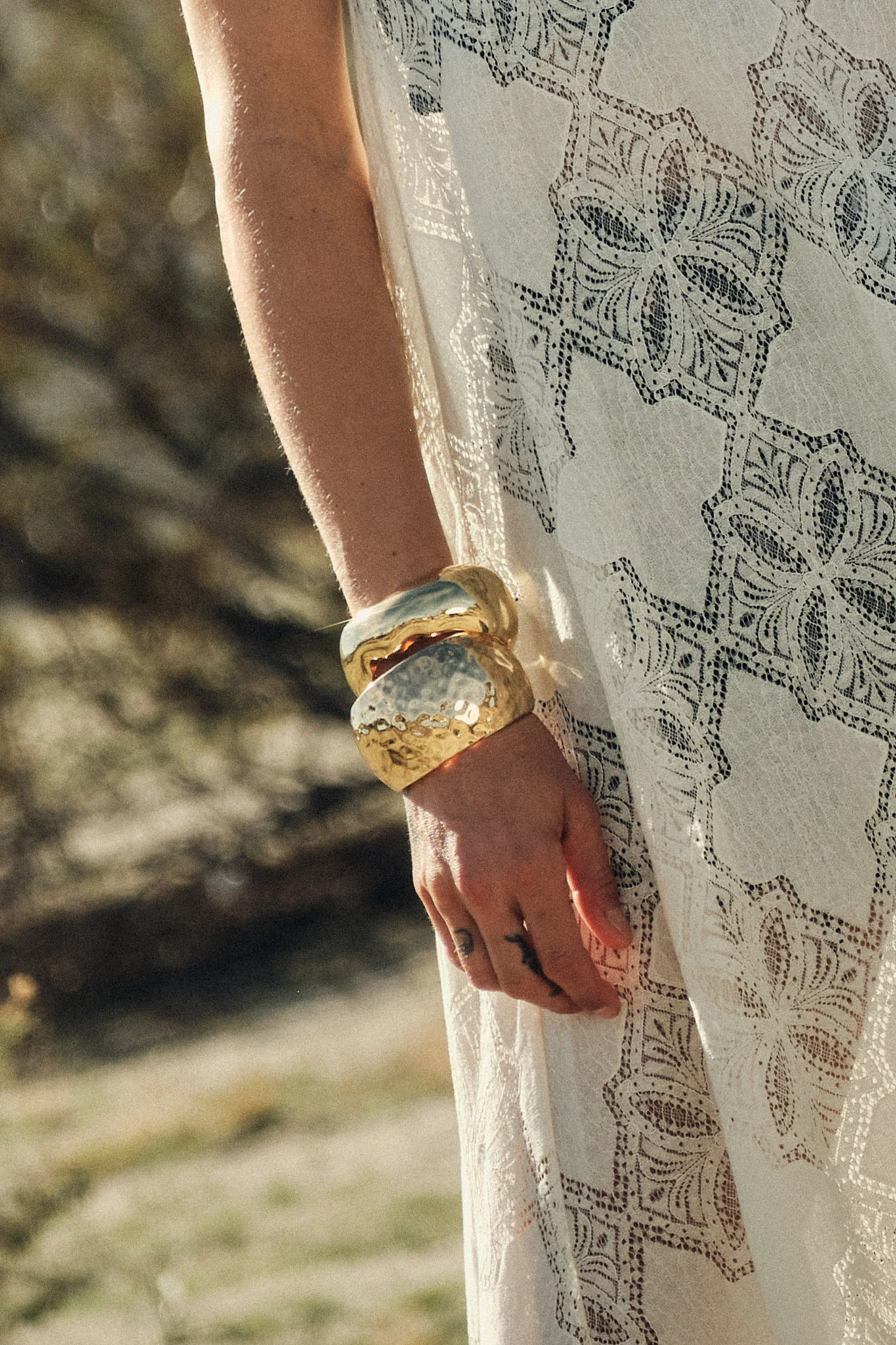Sonora Hammered Gold Hinge Bangle Bracelet - Image 2