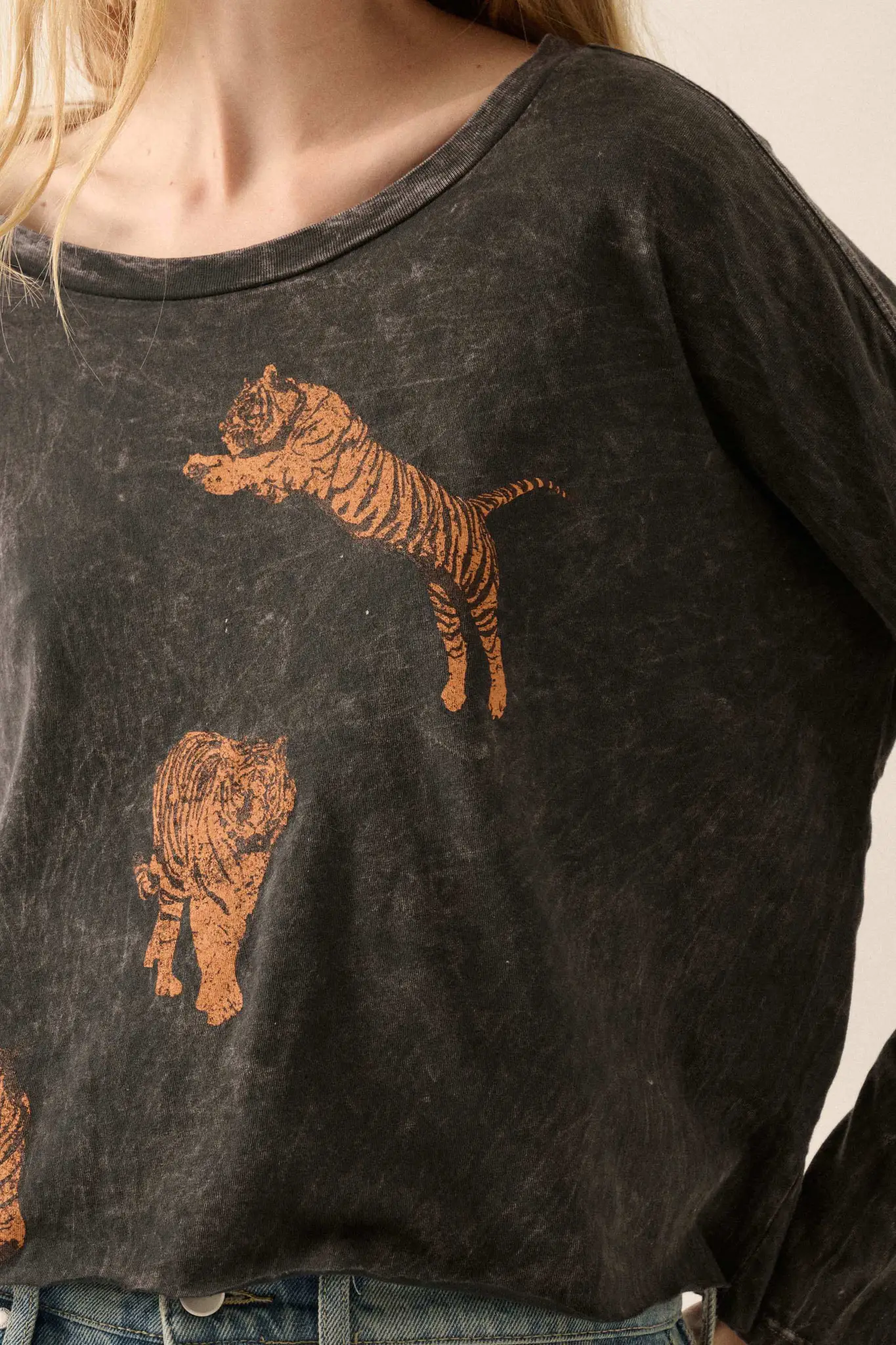 Tiger Trio Cropped Long-Sleeve Graphic Tee - Image 2