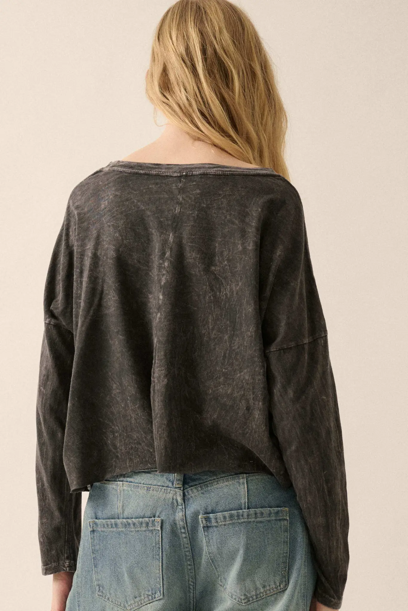 Tiger Trio Cropped Long-Sleeve Graphic Tee - Image 6
