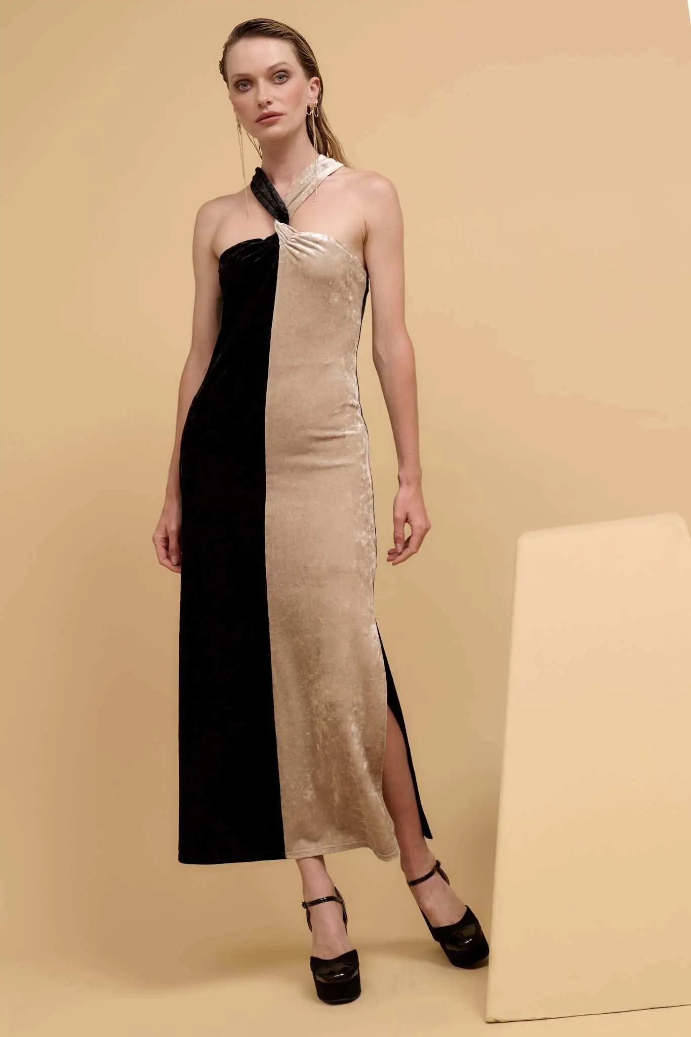 Two Timer Colorblock Velvet Halter Maxi Dress - Image 8