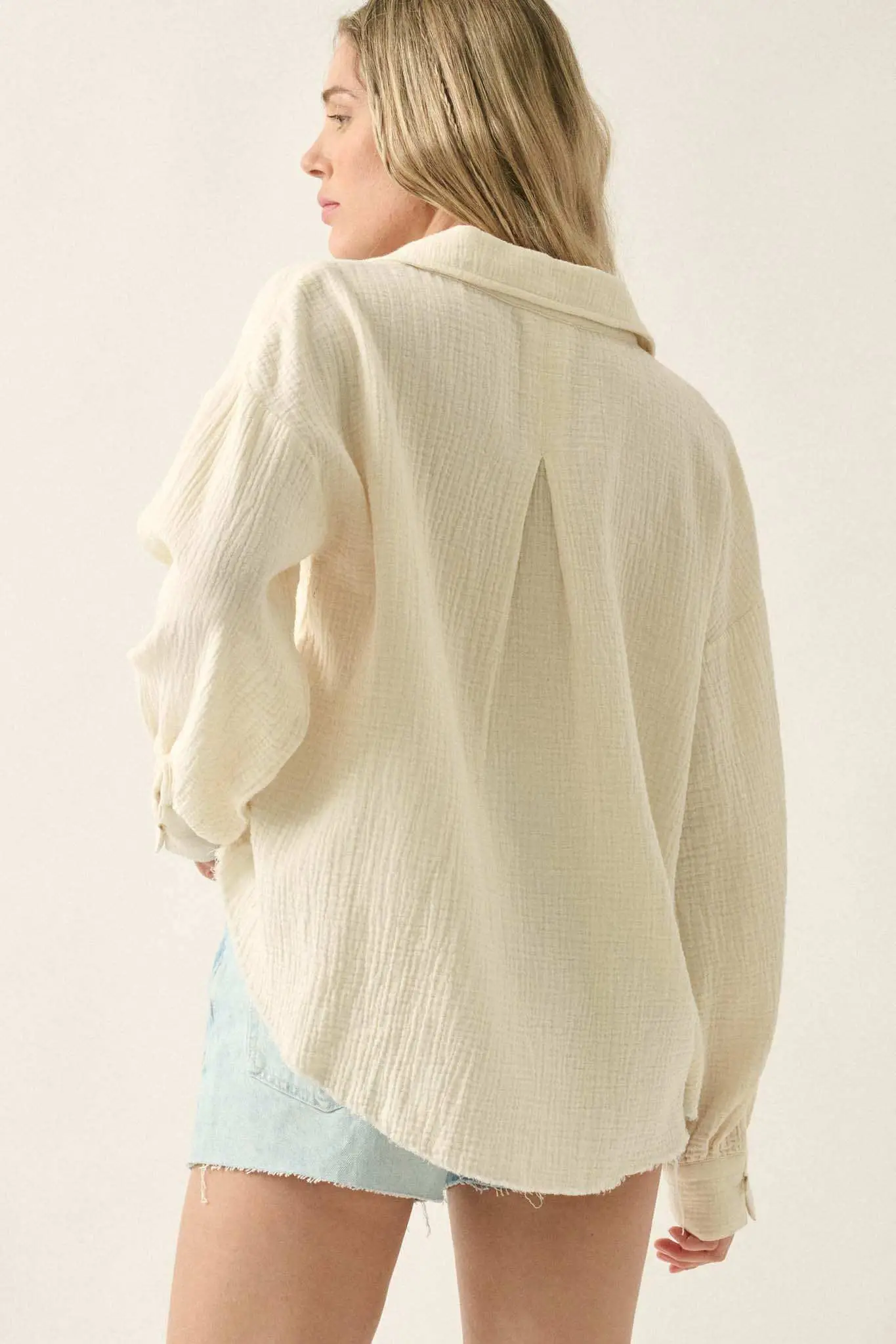 Wild Oats Crinkle Cotton Raw-Edge Button-Up Shirt - Image 15