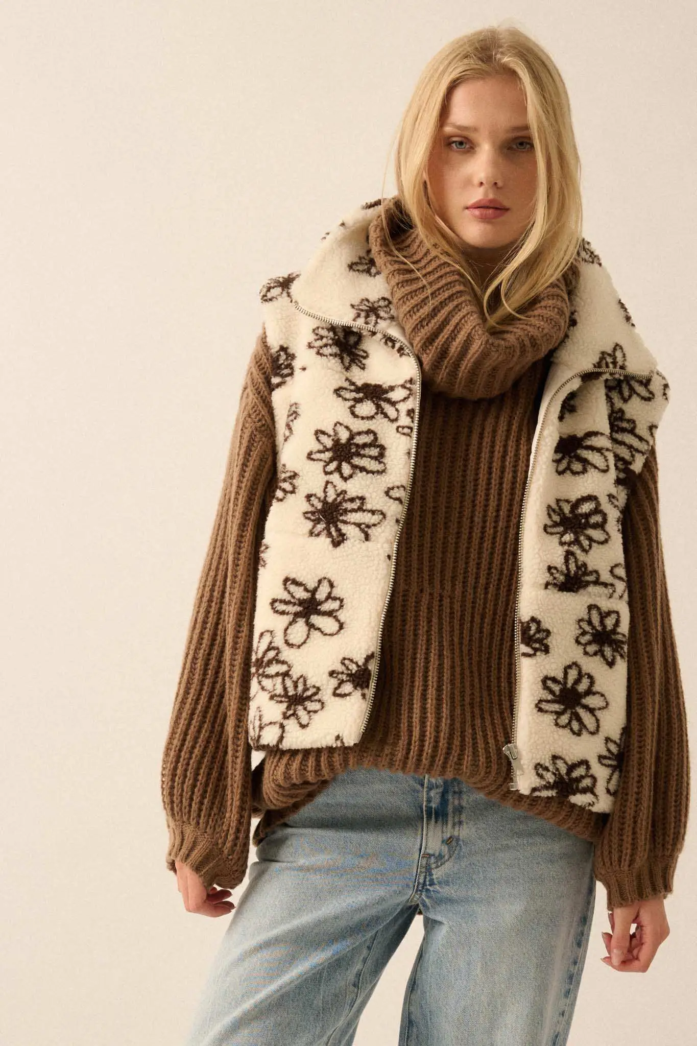 Winter Garden Floral-Print Sherpa Fleece Vest - Image 4