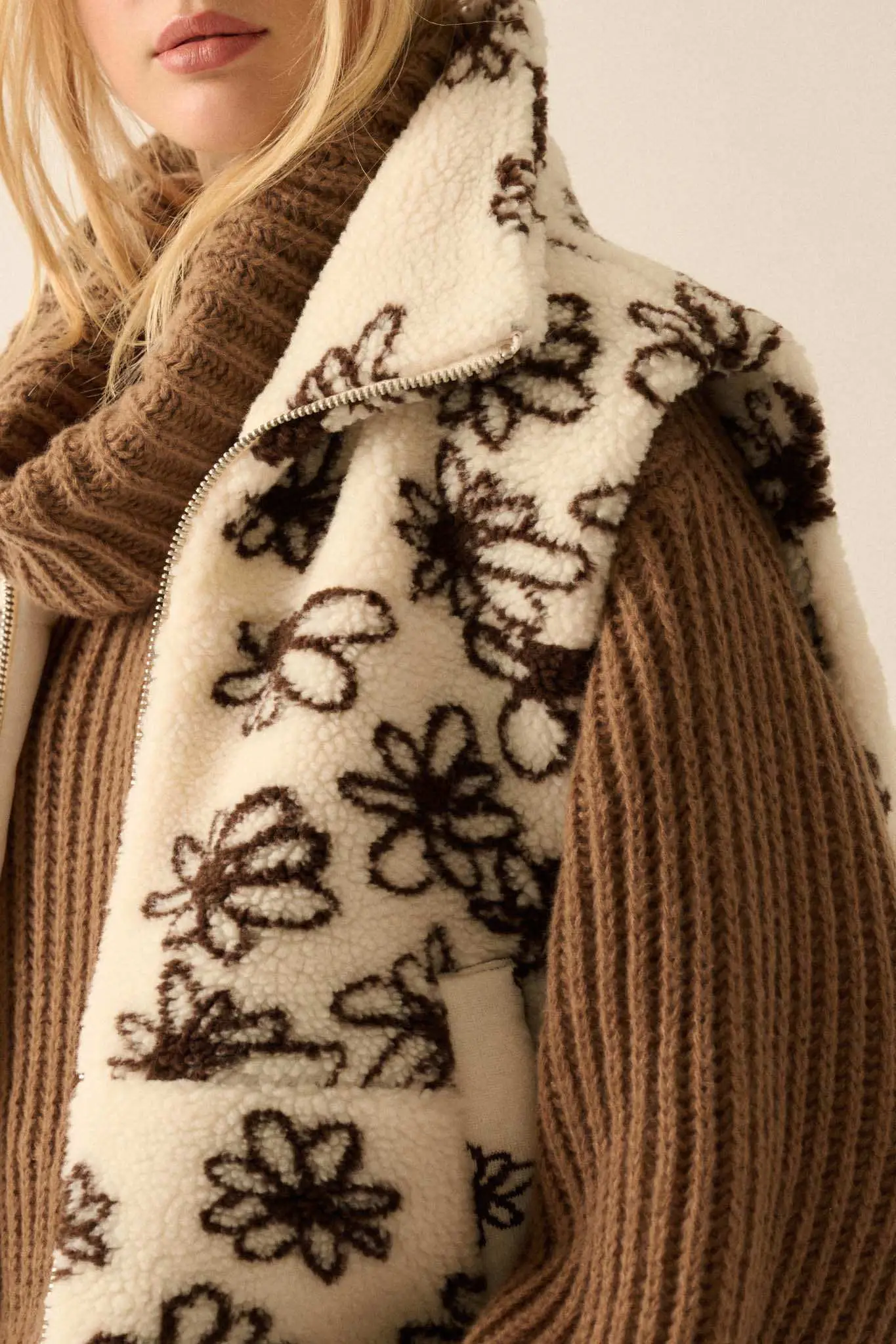 Winter Garden Floral-Print Sherpa Fleece Vest - Image 5