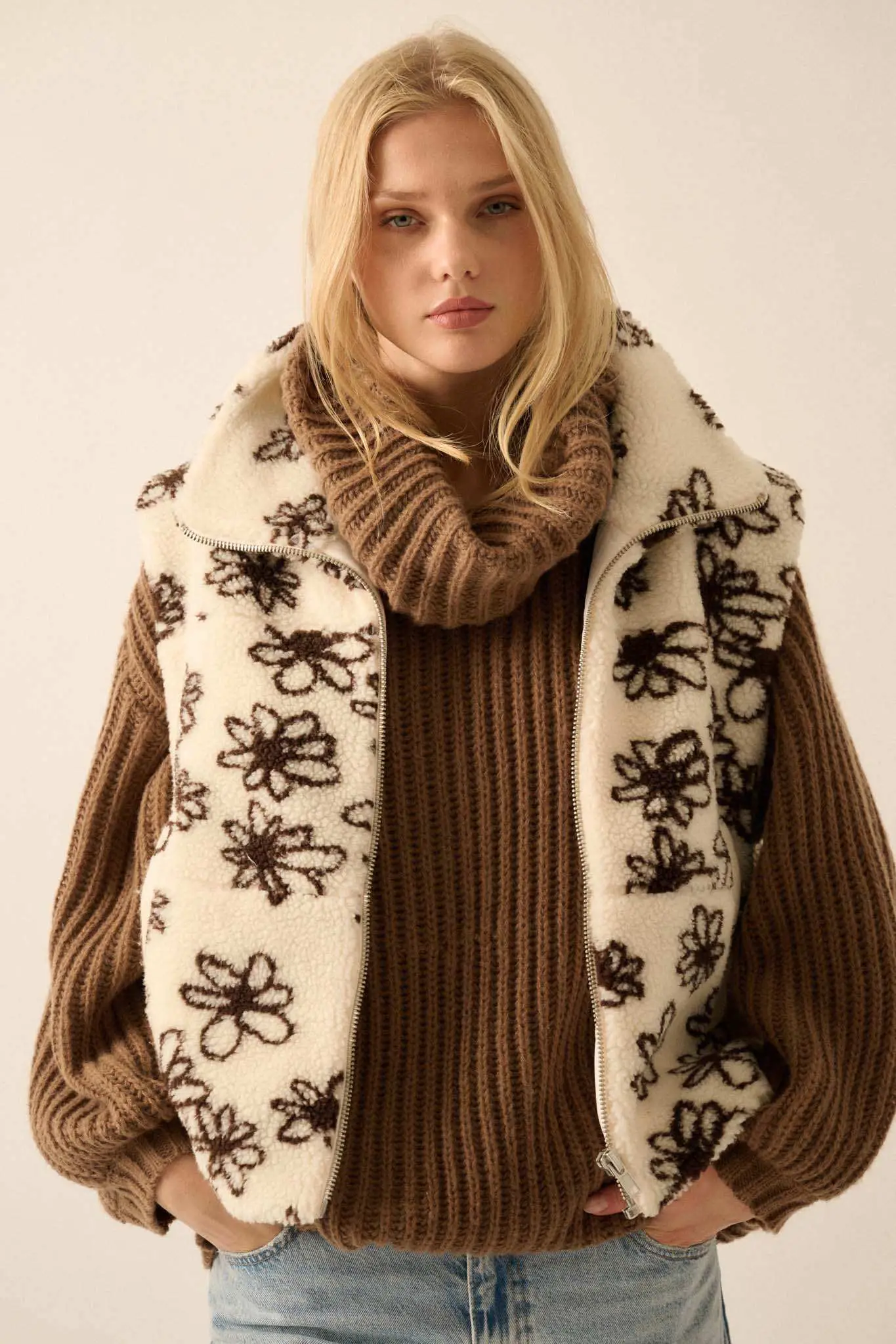Winter Garden Floral-Print Sherpa Fleece Vest - Image 7