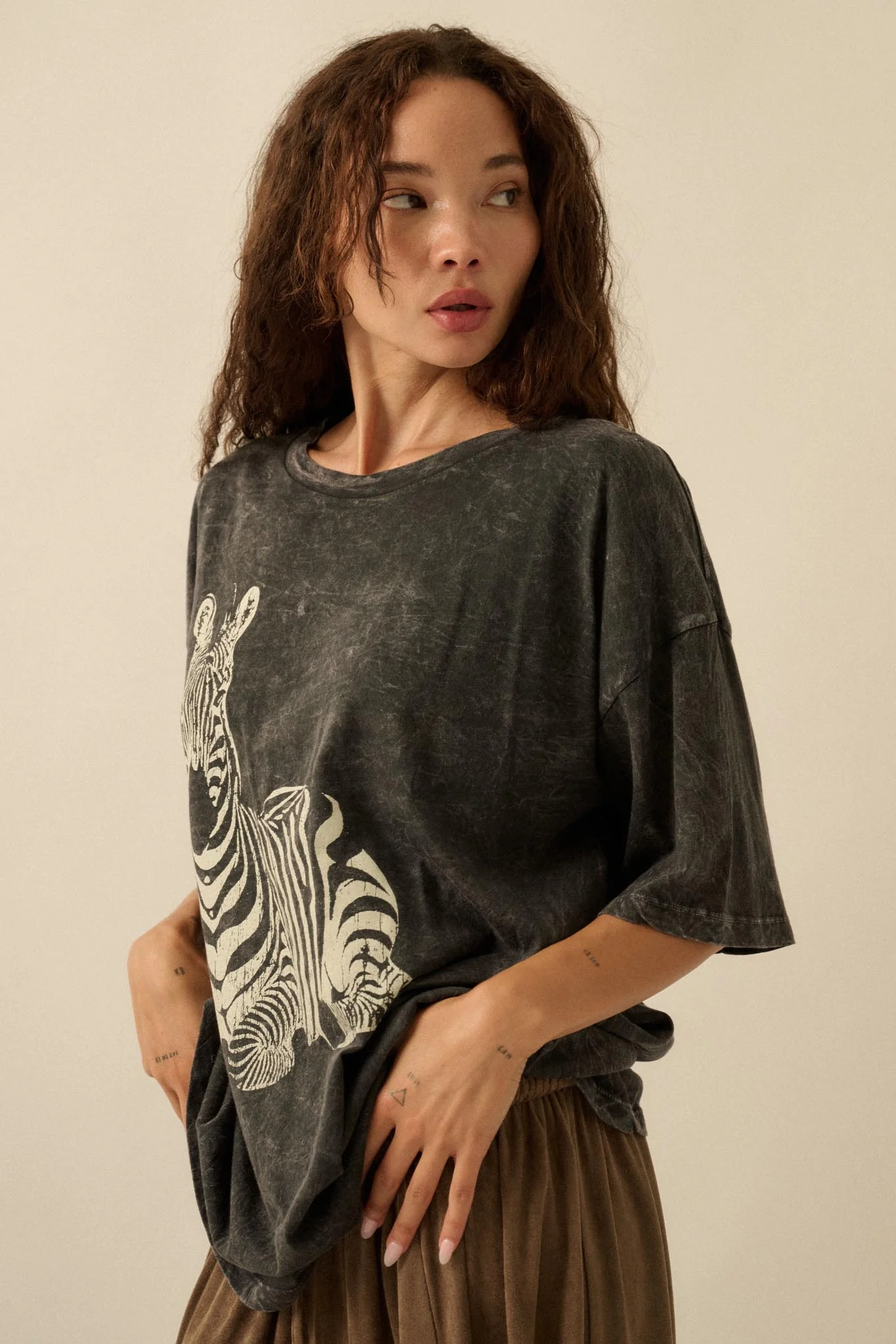 Zebra Crossing Vintage-Wash Oversize Graphic Tee - Image 5